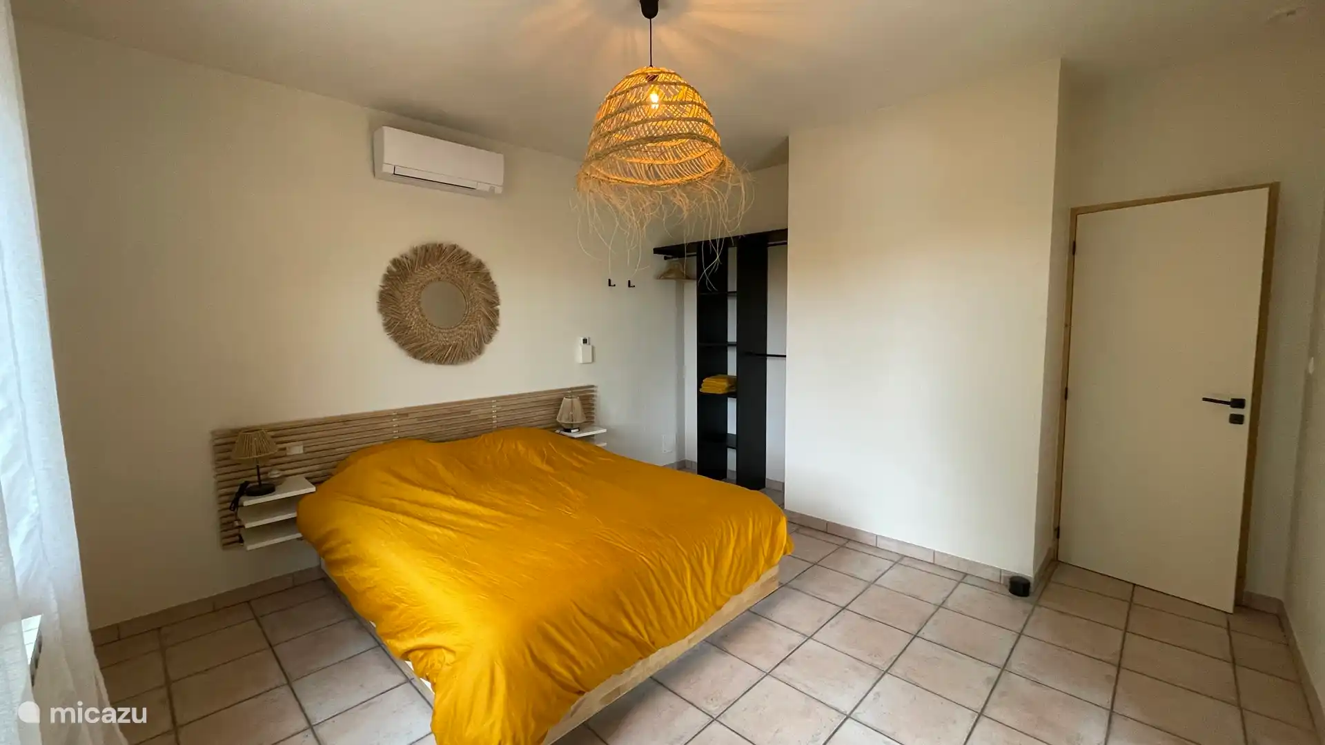 Schlafzimmer 1