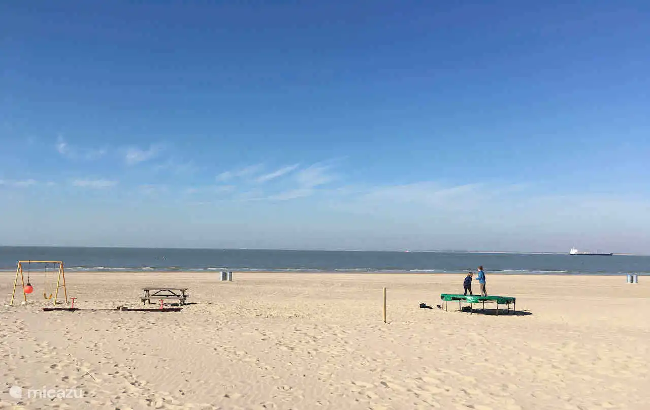 Magnifique plage de sable à distance de marche