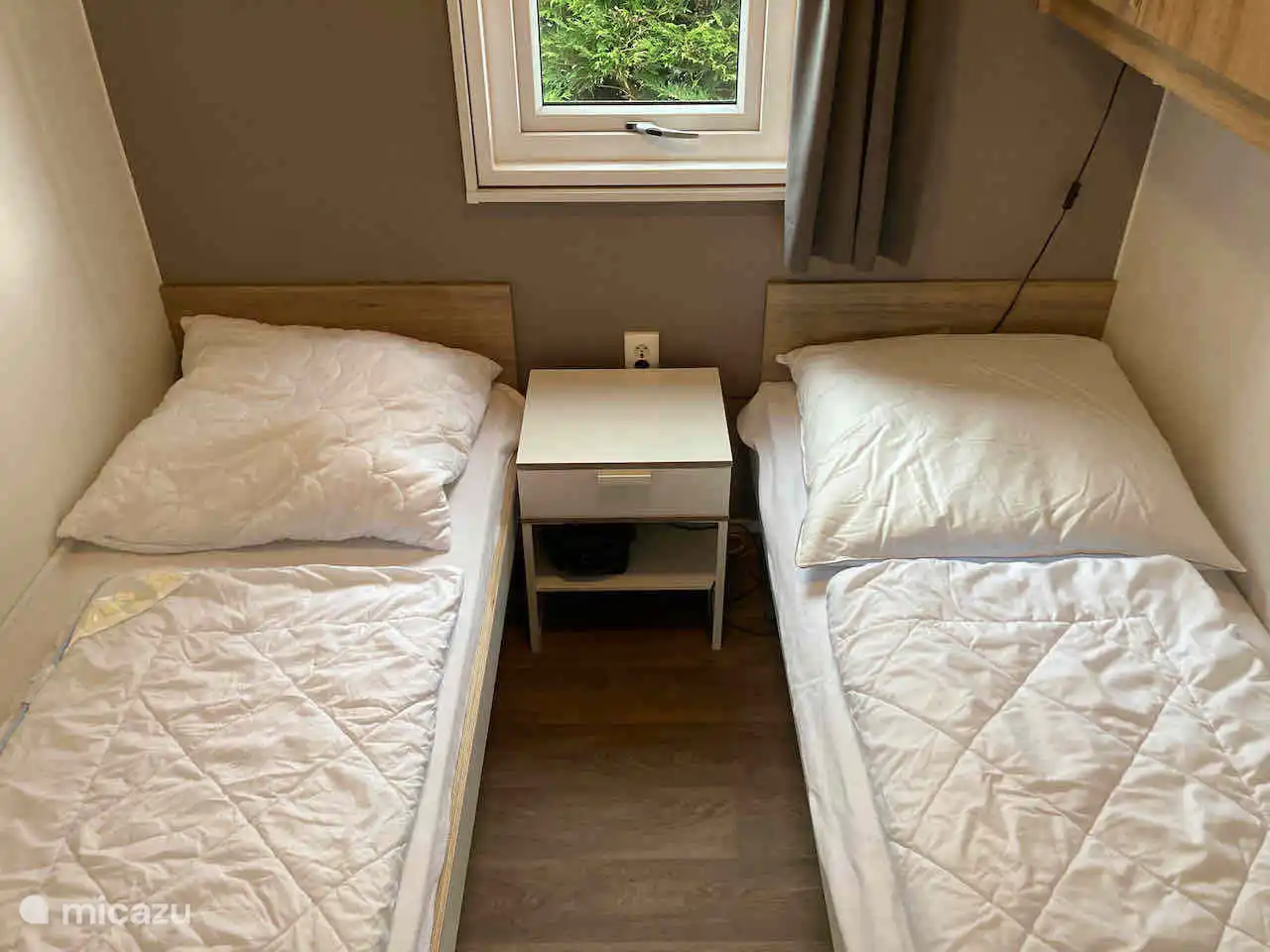 Chambre 2, avec placards muraux