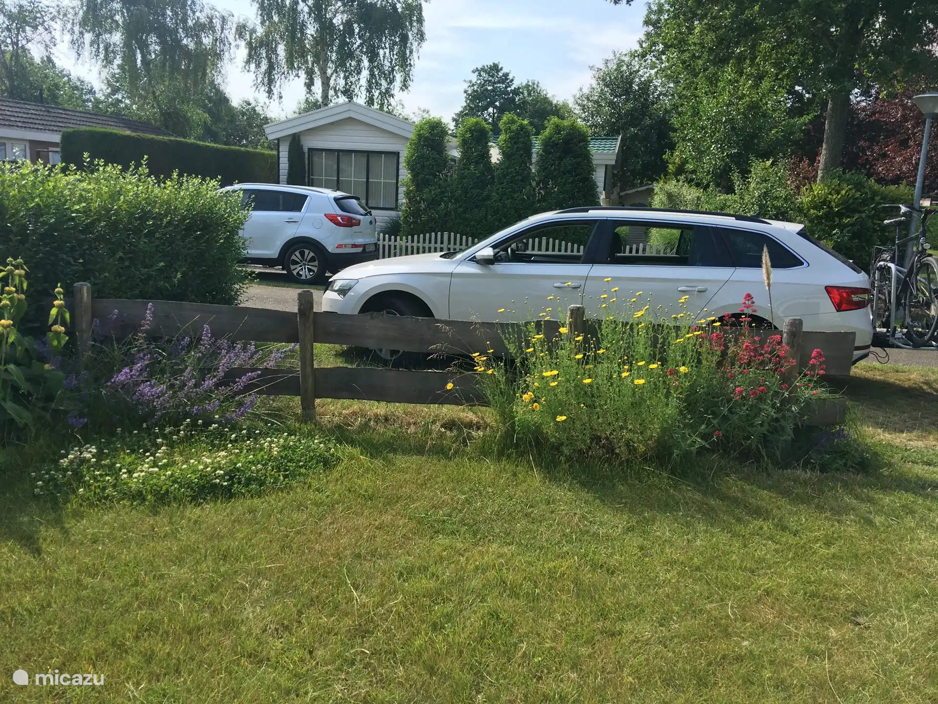 Espace de parking privé sur la propriété