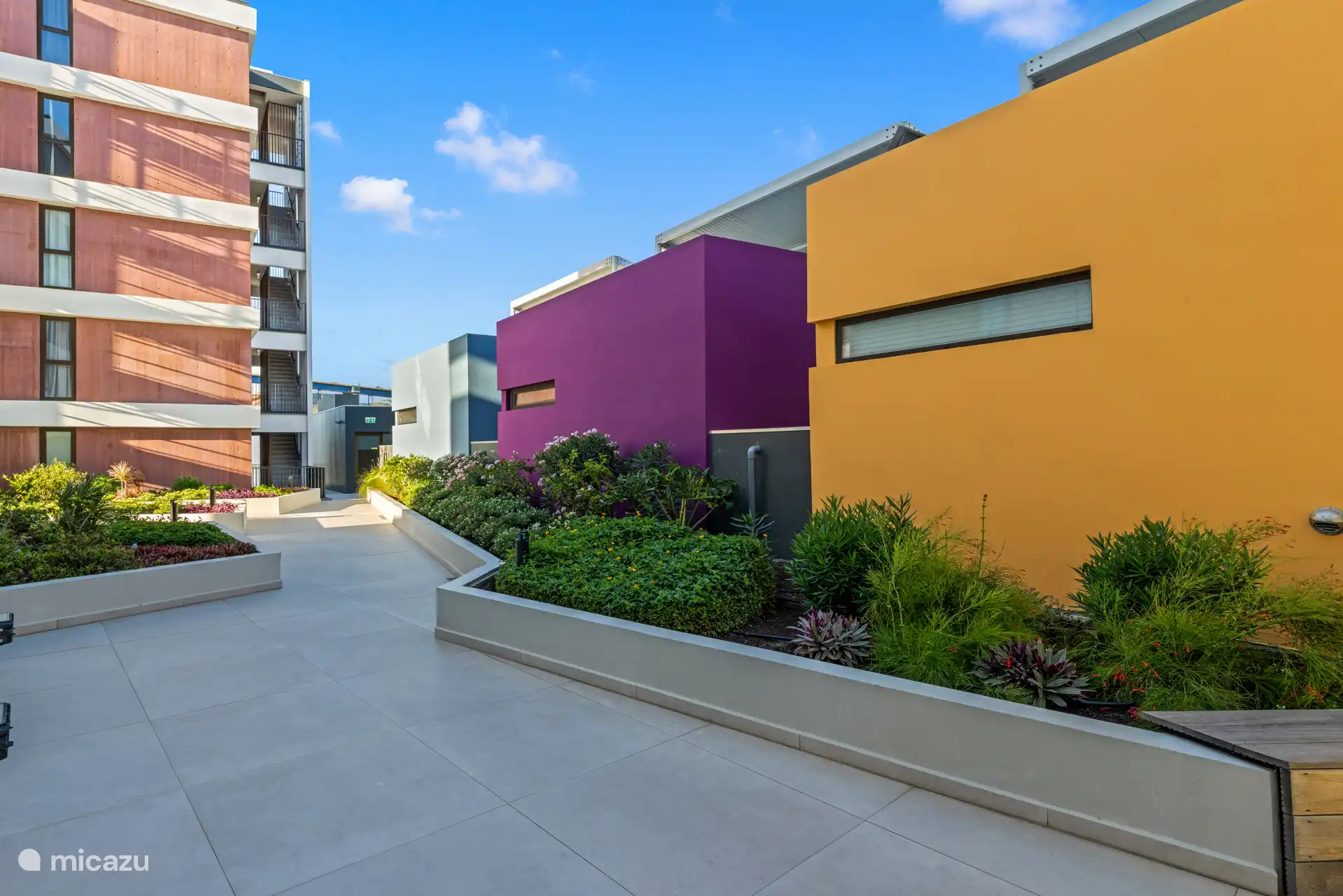 Complejo de apartamentos bien mantenido