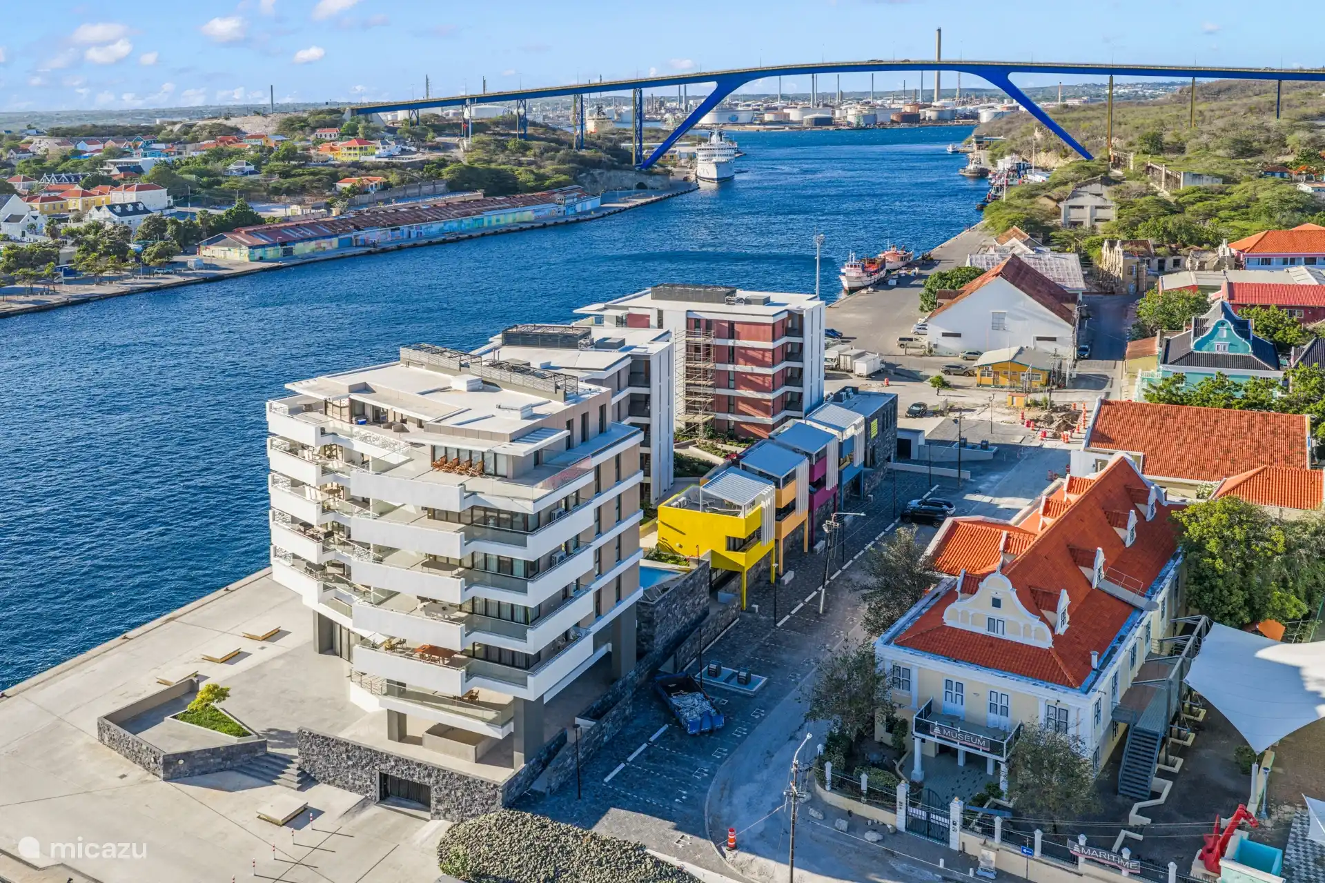 El muelle está situado en el corazón de Willemstad.
