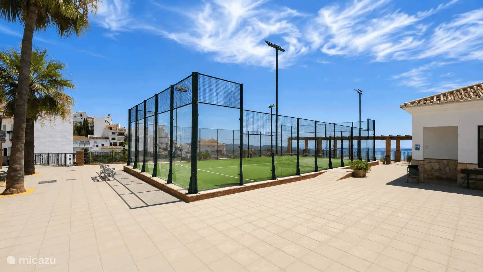 Padel court within walking distance