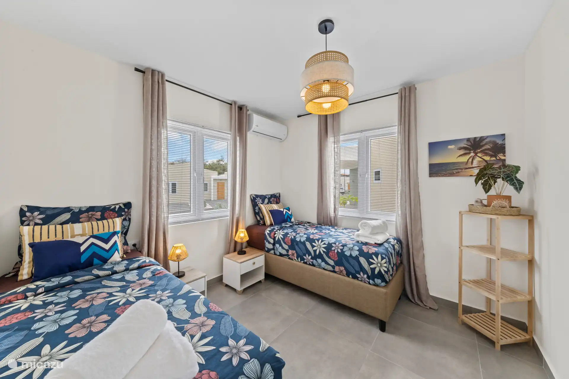 De tweede slaapkamer beschikt over twee comfortabele eenpersoonsbedden en airconditioning. Ideaal voor kinderen, vrienden of familie