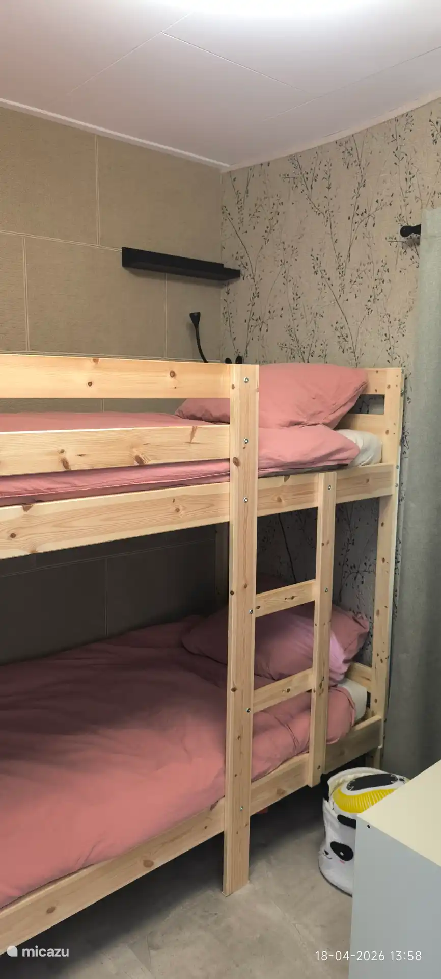 Schlafzimmer 2 mit Etagenbetten. Dieser Raum verfügt außerdem über einen Deckenventilator 