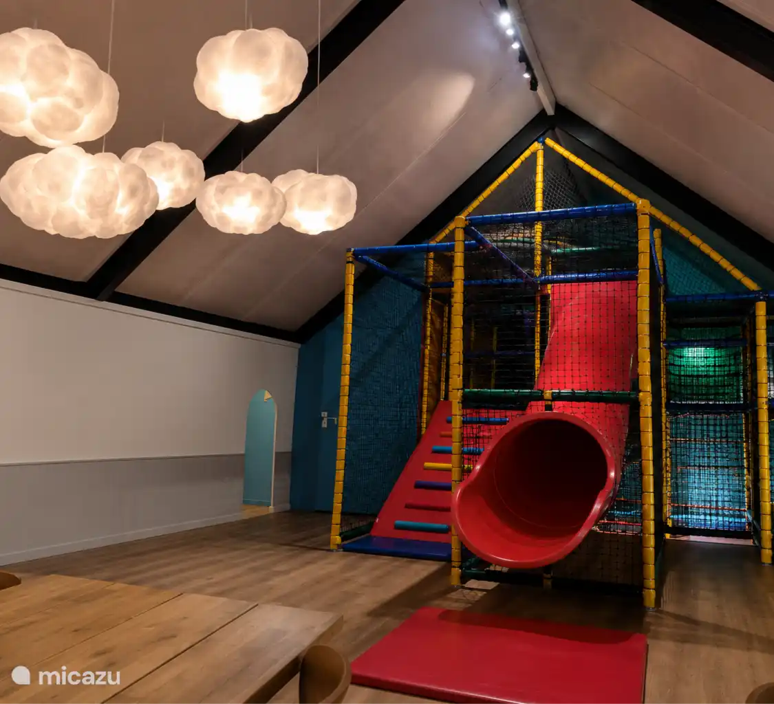 Teil des Indoor-Spielplatzes auf dem Campingplatz 