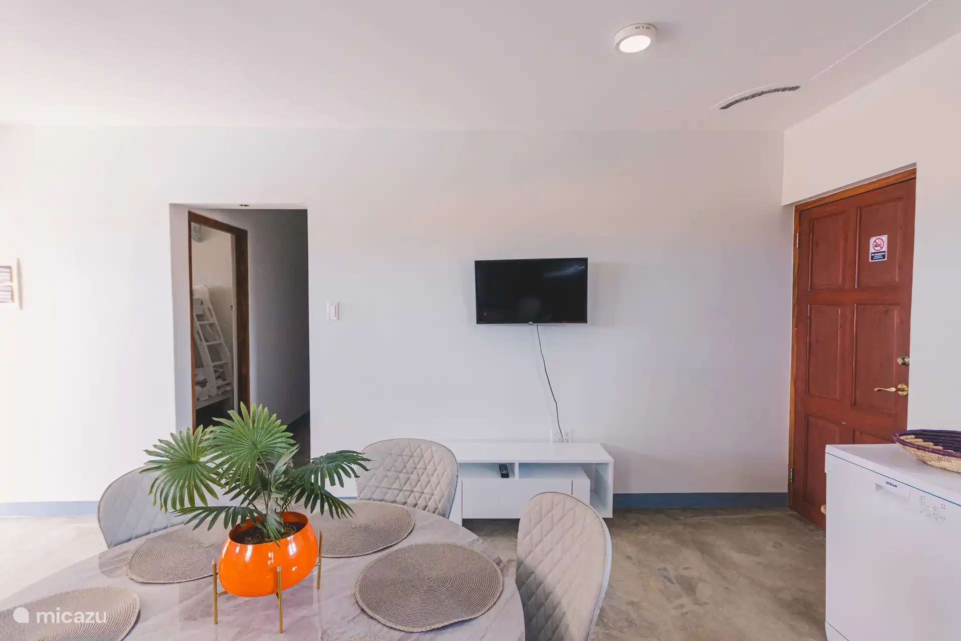 Wifi and a TV with all international channels is available