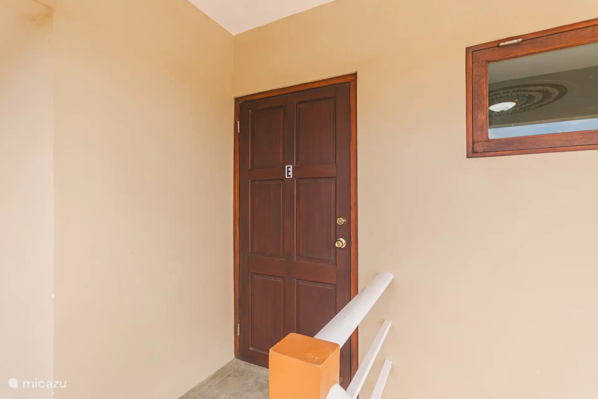 Entrance apartment E 1st floor
