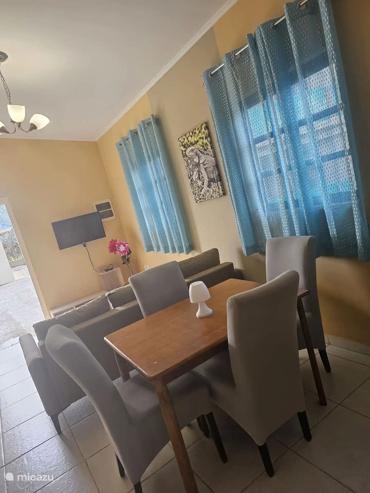 dining area for 4 people 