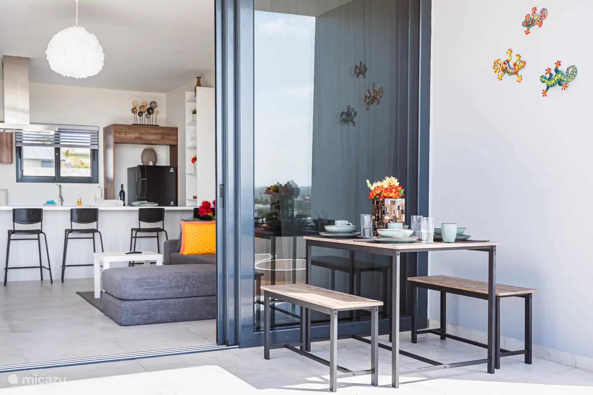 Uitzicht van balkon naar keuken
