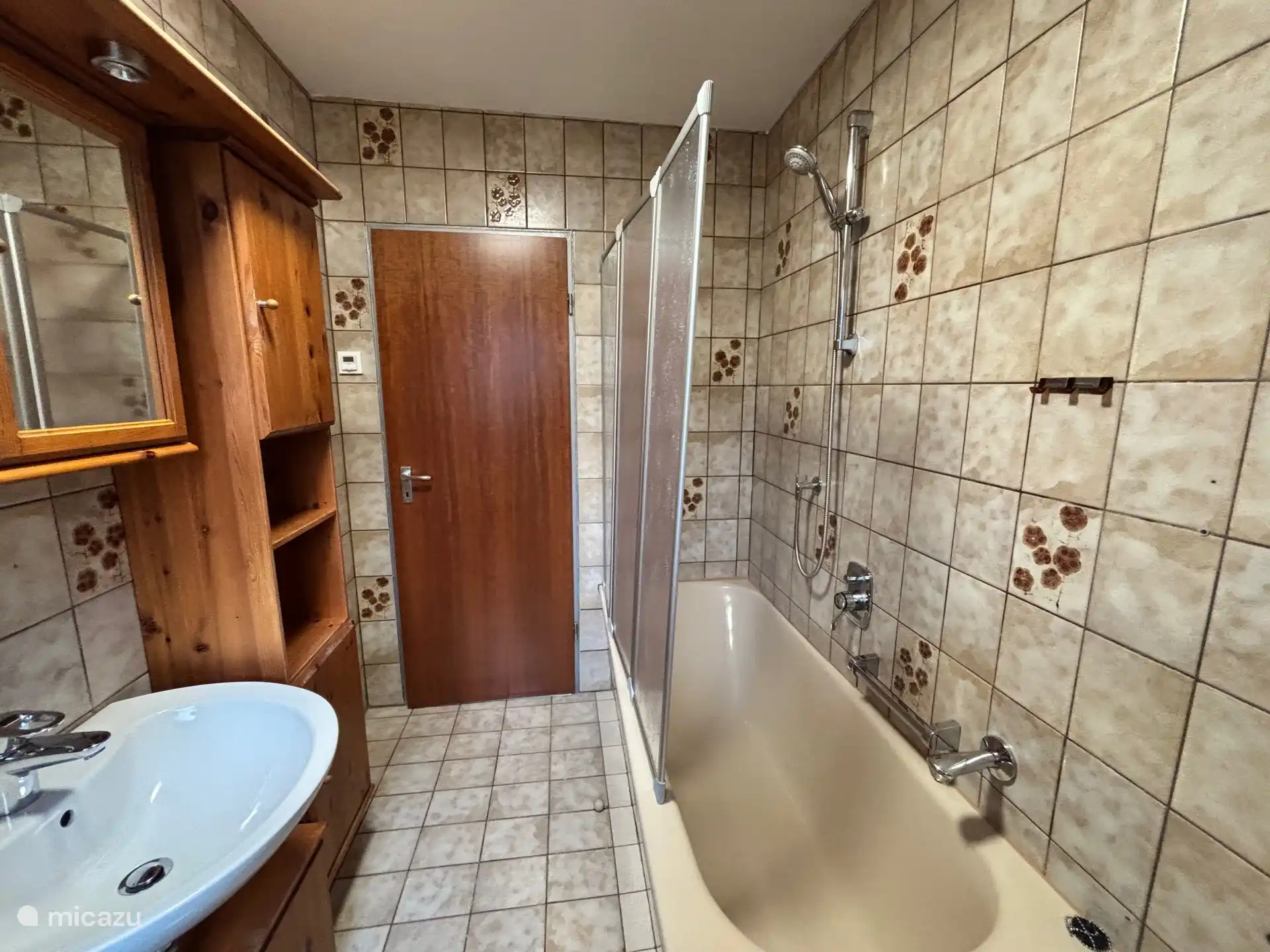 Bathroom Apartment 1