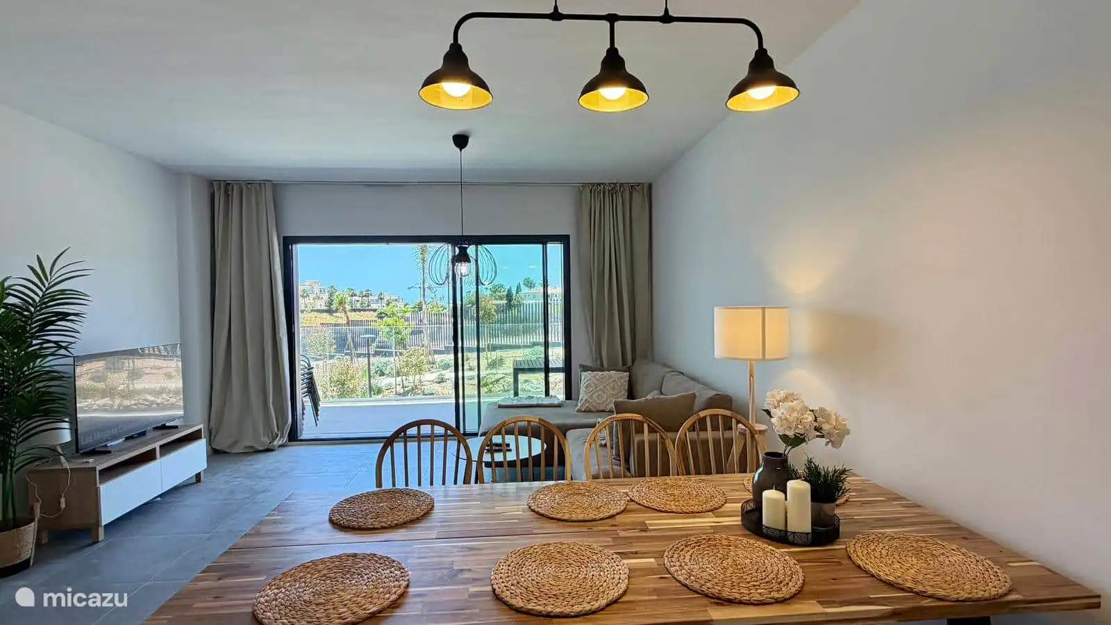 Wohnzimmer und Esszimmer