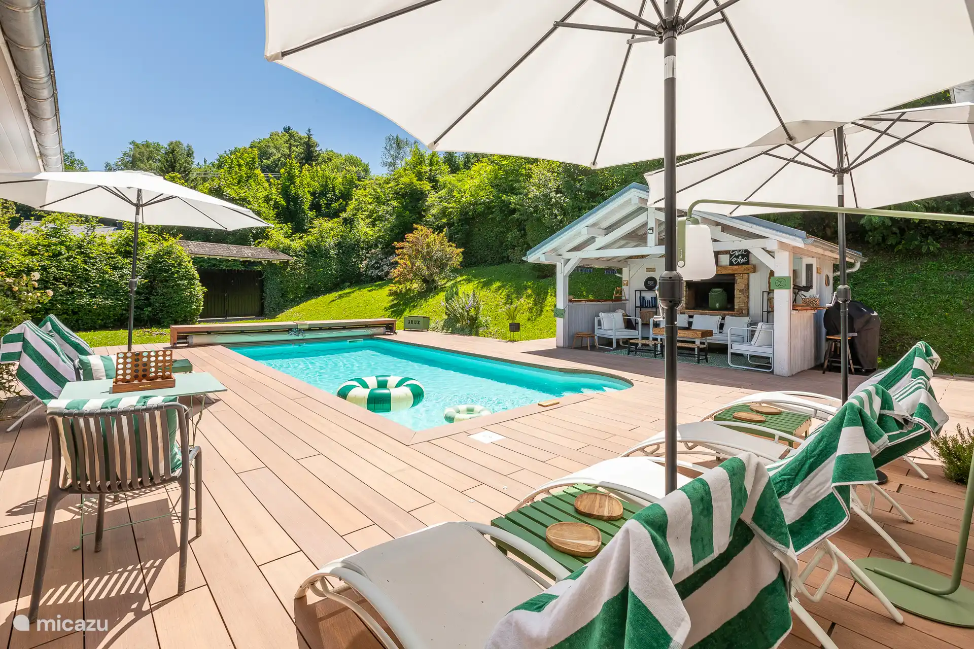 Terras en verwarmd zwembad