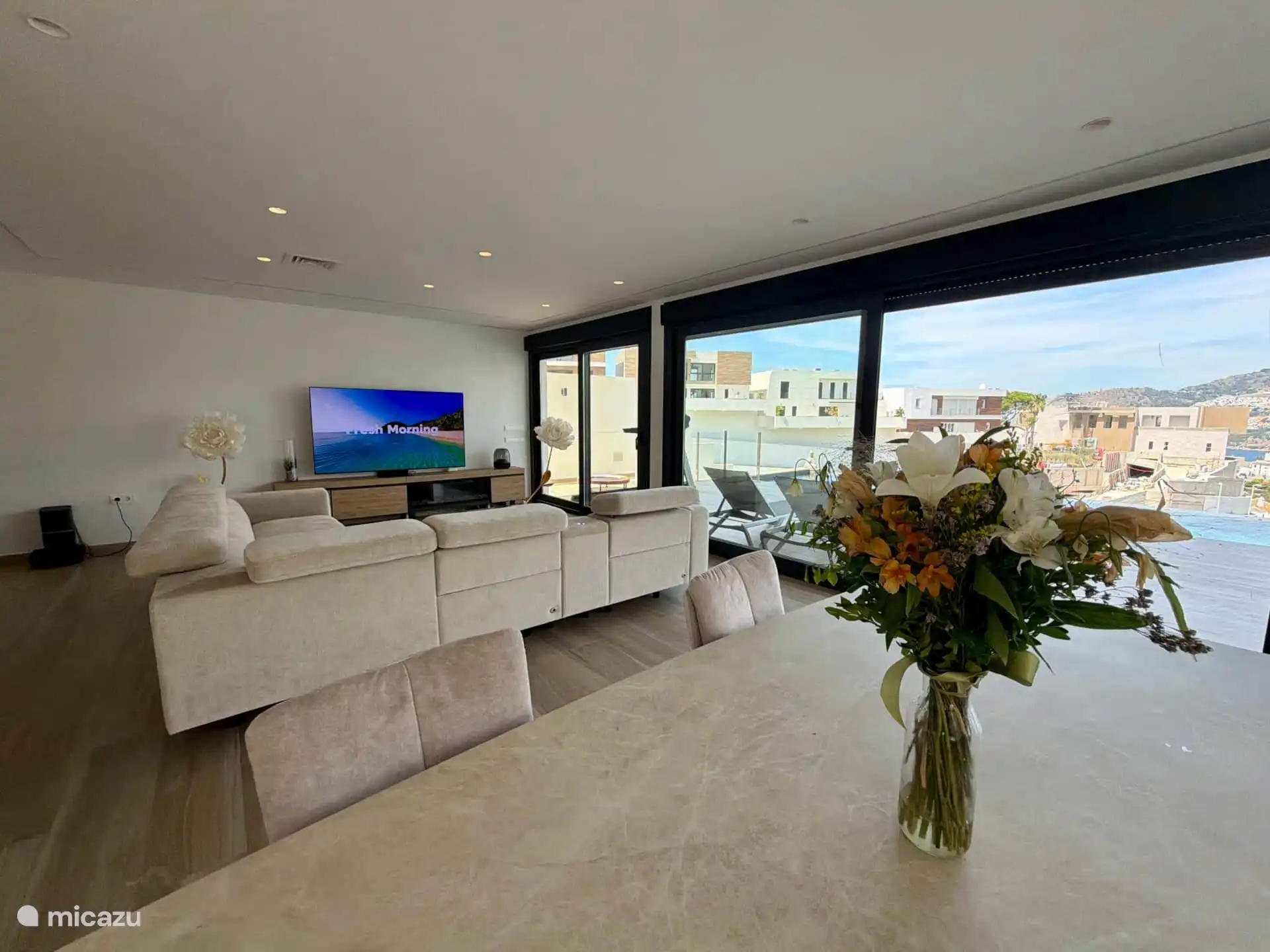 Wohnzimmer und Esszimmer