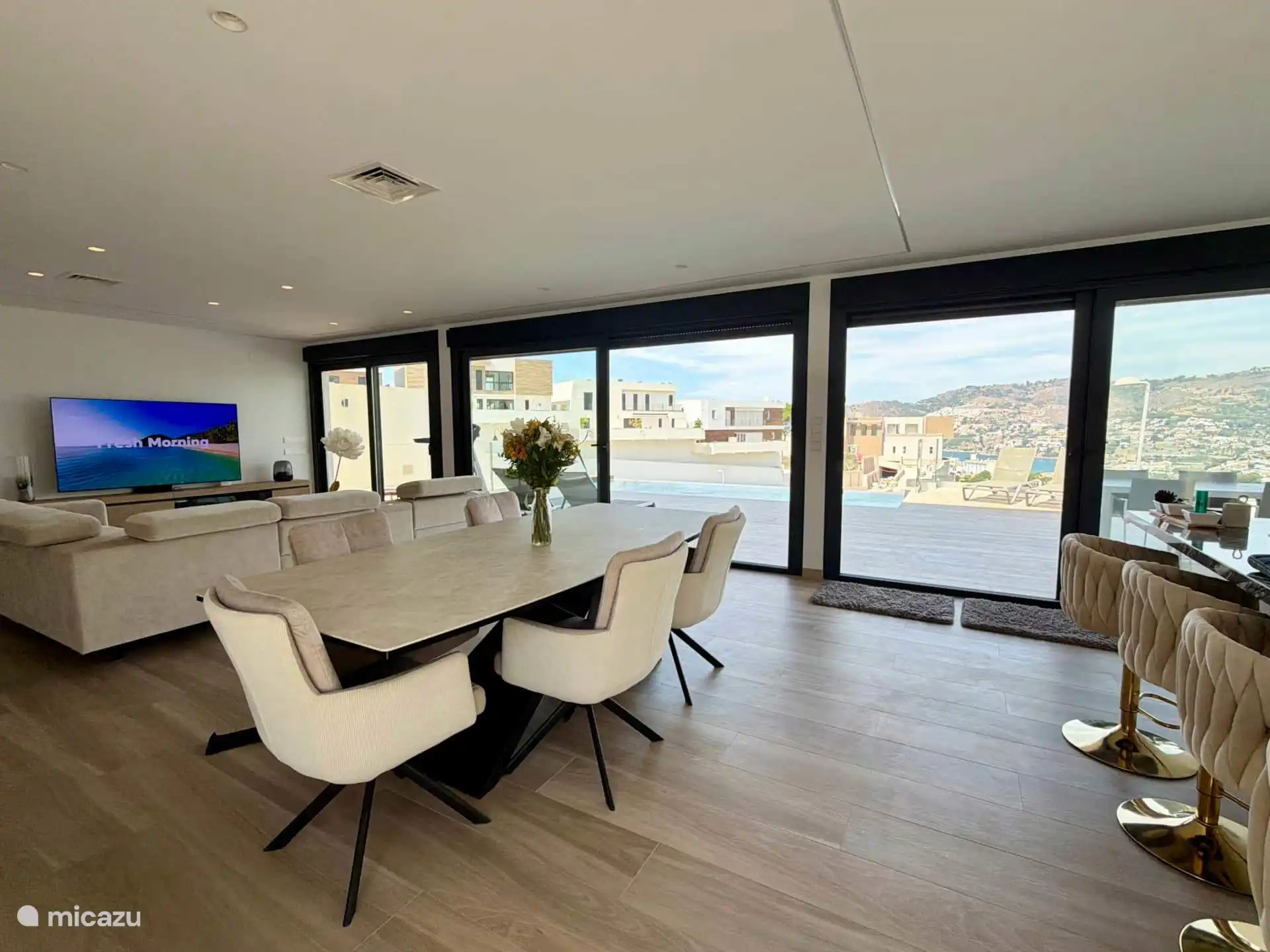 Wohnzimmer und Esszimmer