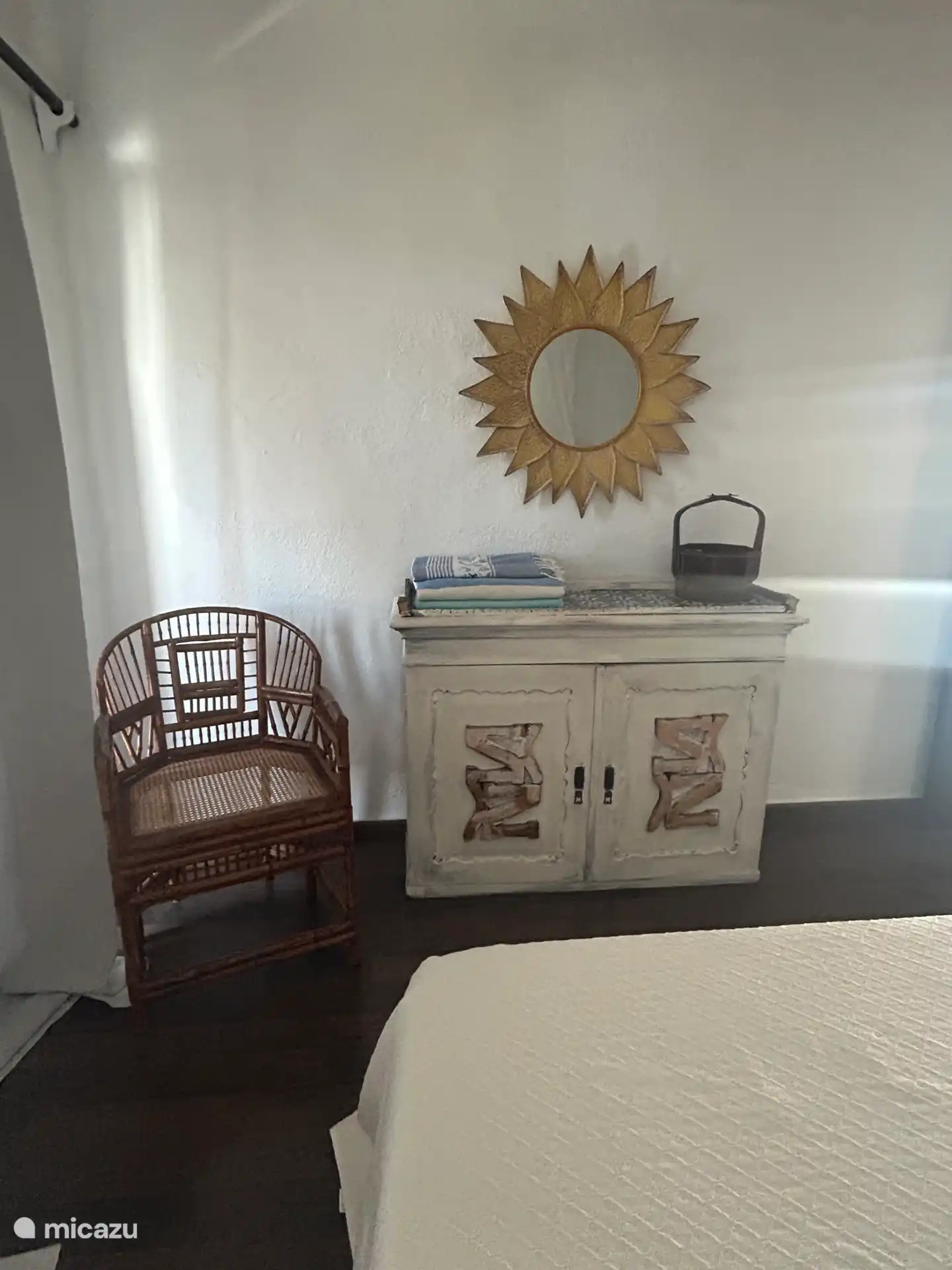 Muebles dormitorio y toallas de playa
