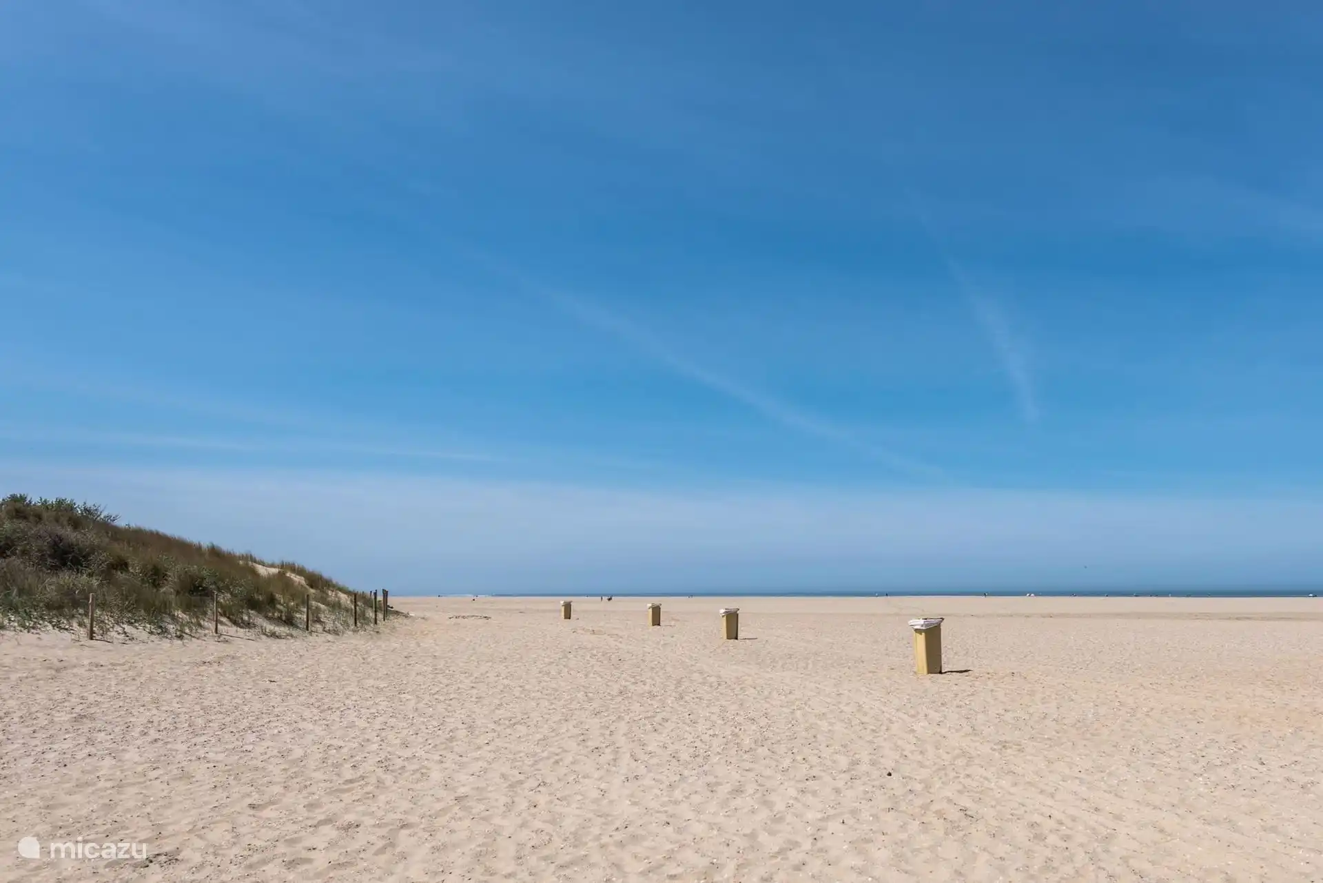 Der Strand von Ouddorp ist immer noch völlig leer.