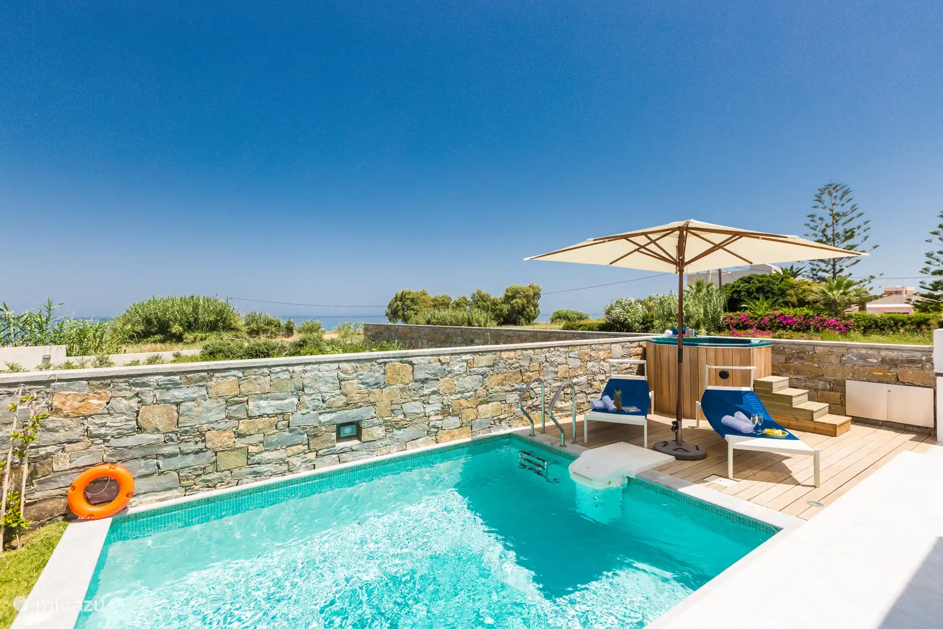 Jacuzzi et piscine