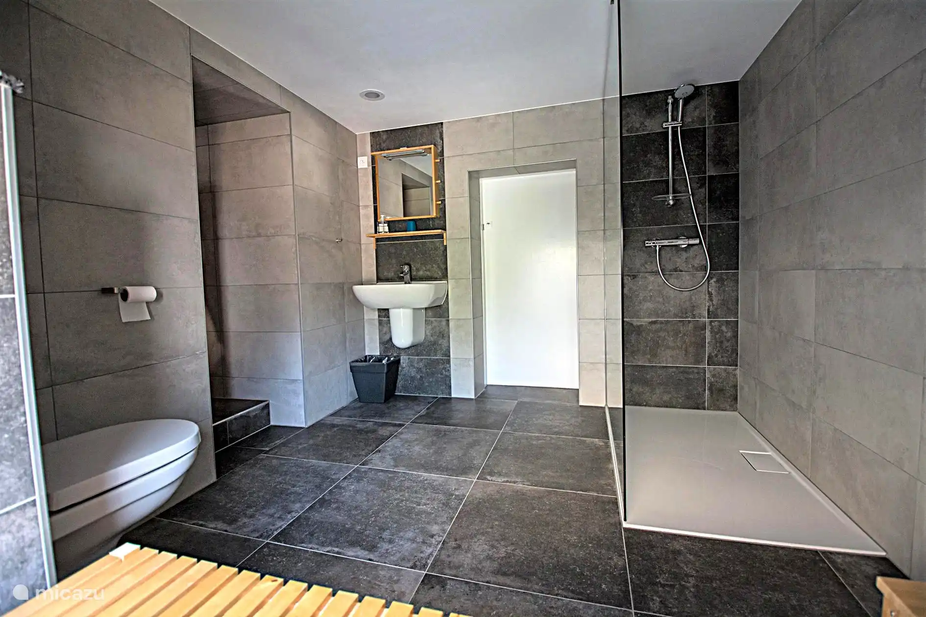 Baño con calefacción por suelo radiante Abajo