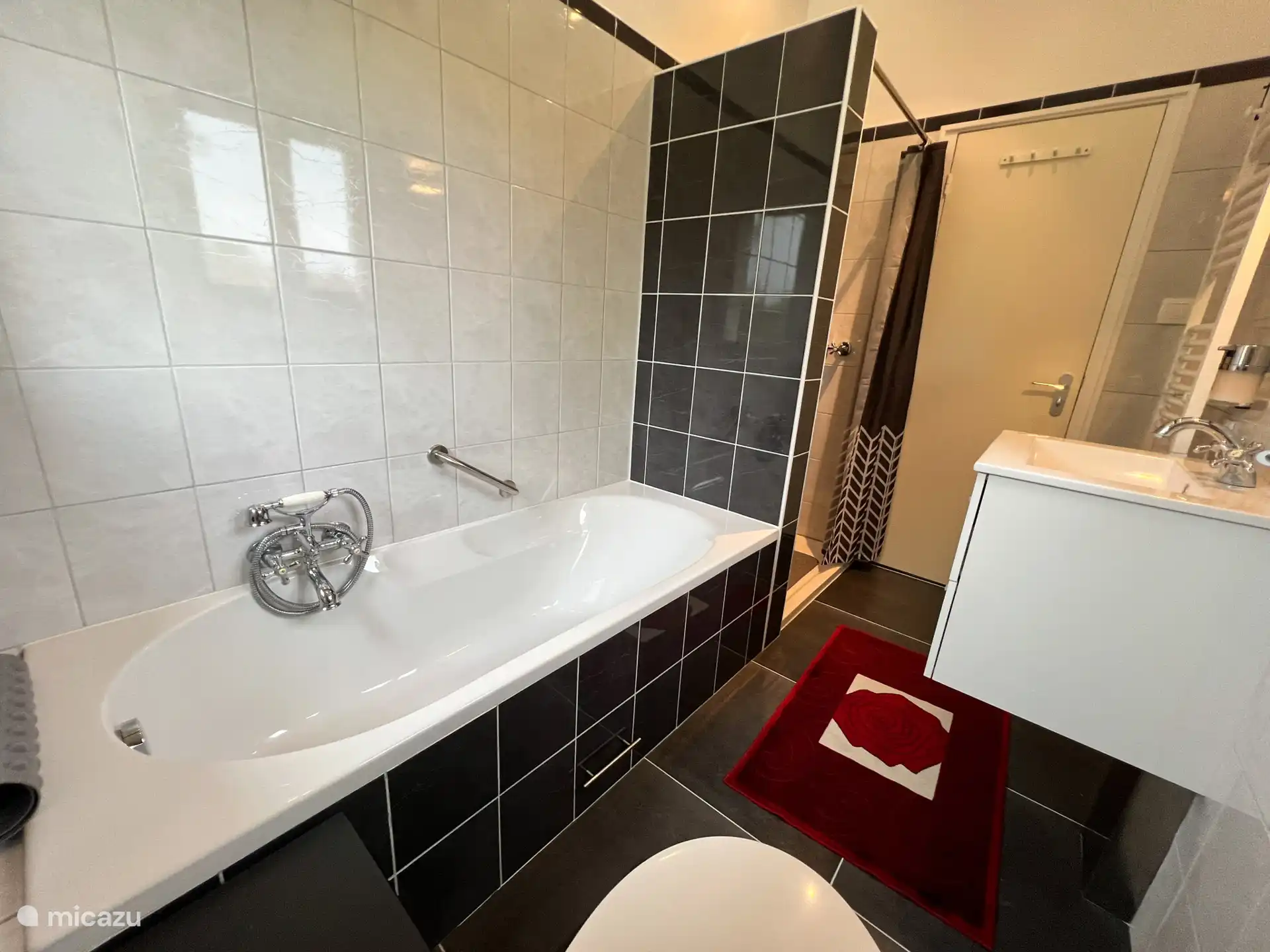 Badkamer met ligbad