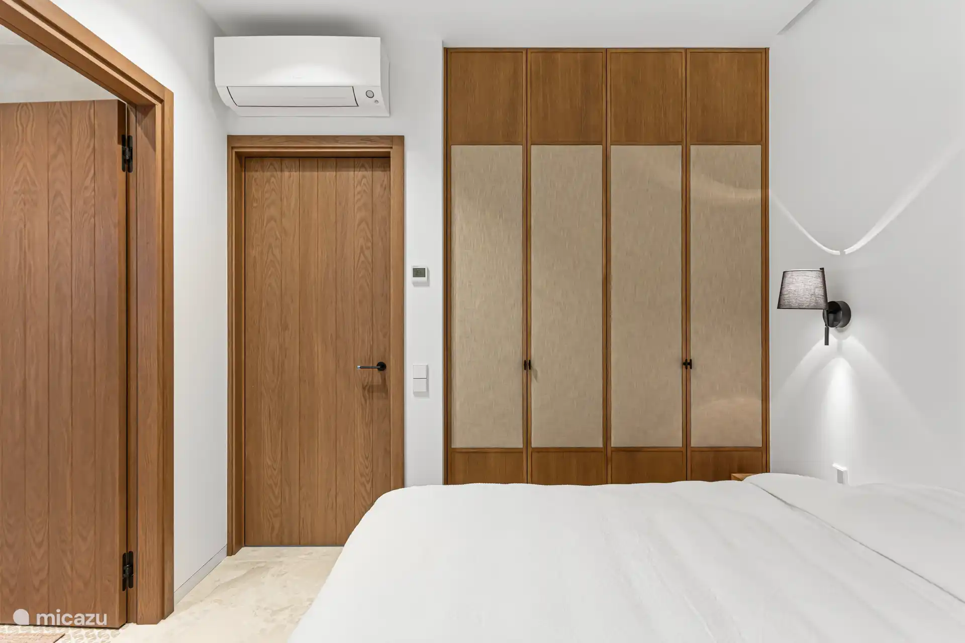 Dormitorio en la planta baja con baño