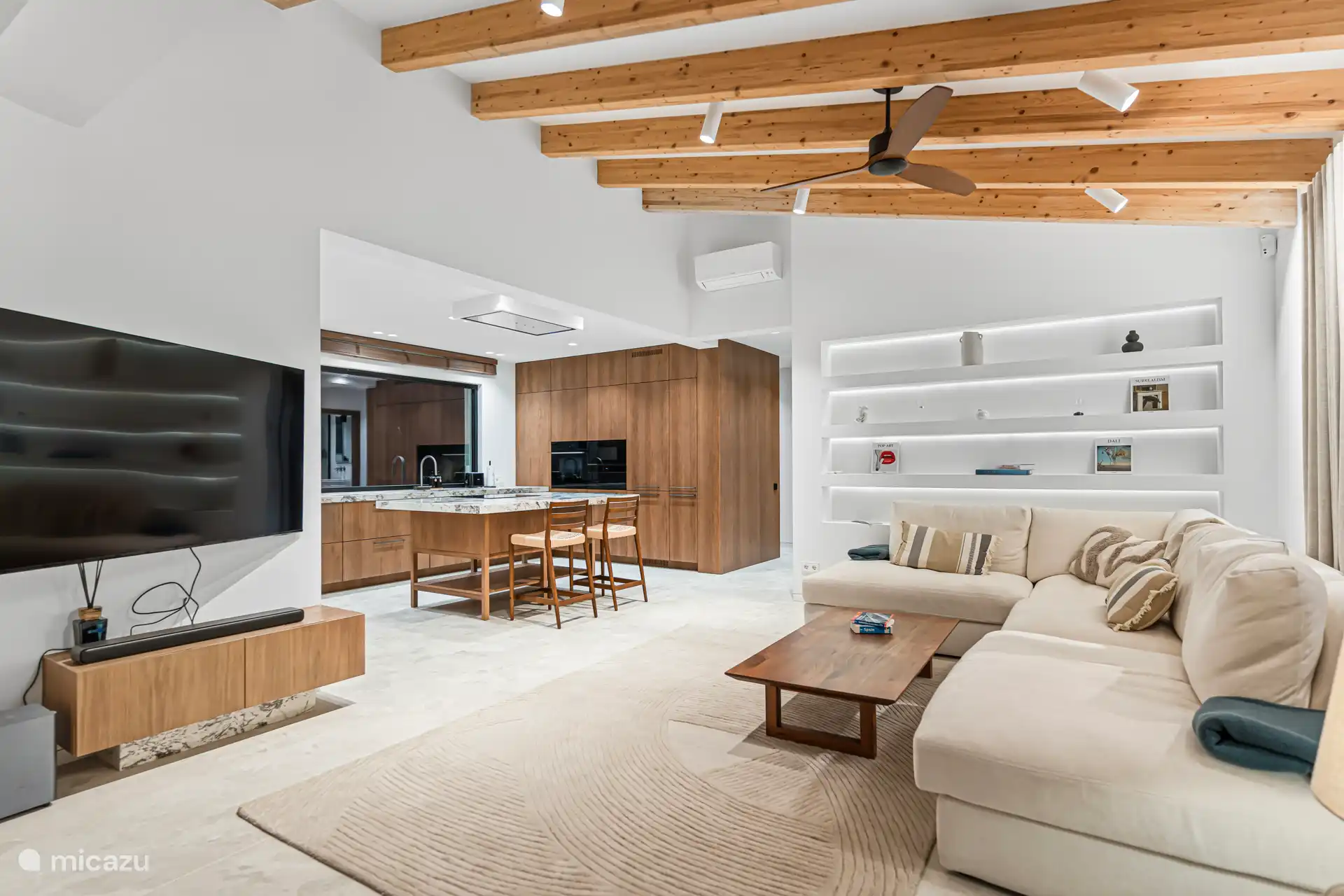 Salón en la segunda planta