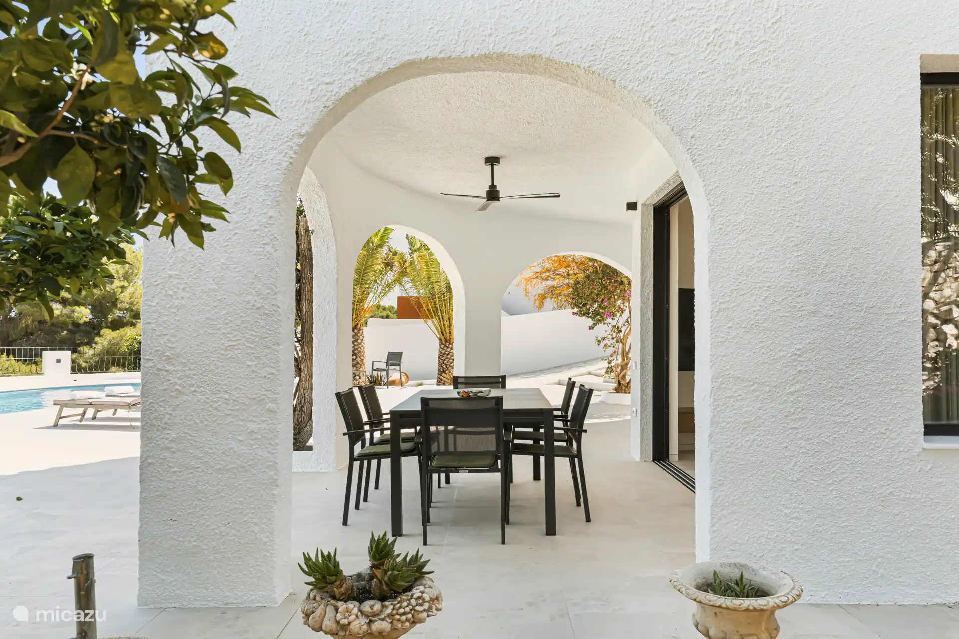 Zona de comedor en terraza