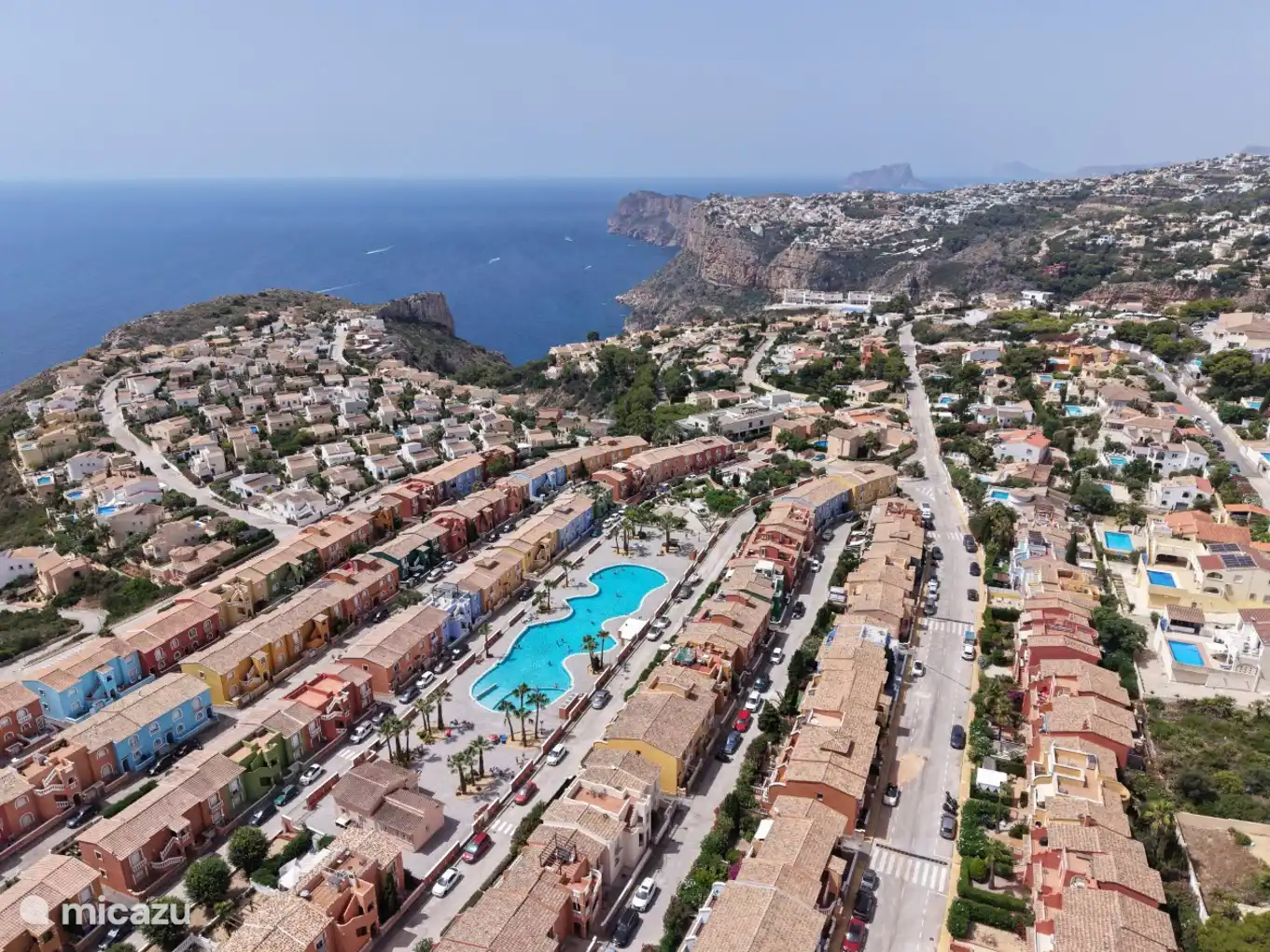 Aquí también puedes ver el tamaño de la piscina, que es bastante impresionante
