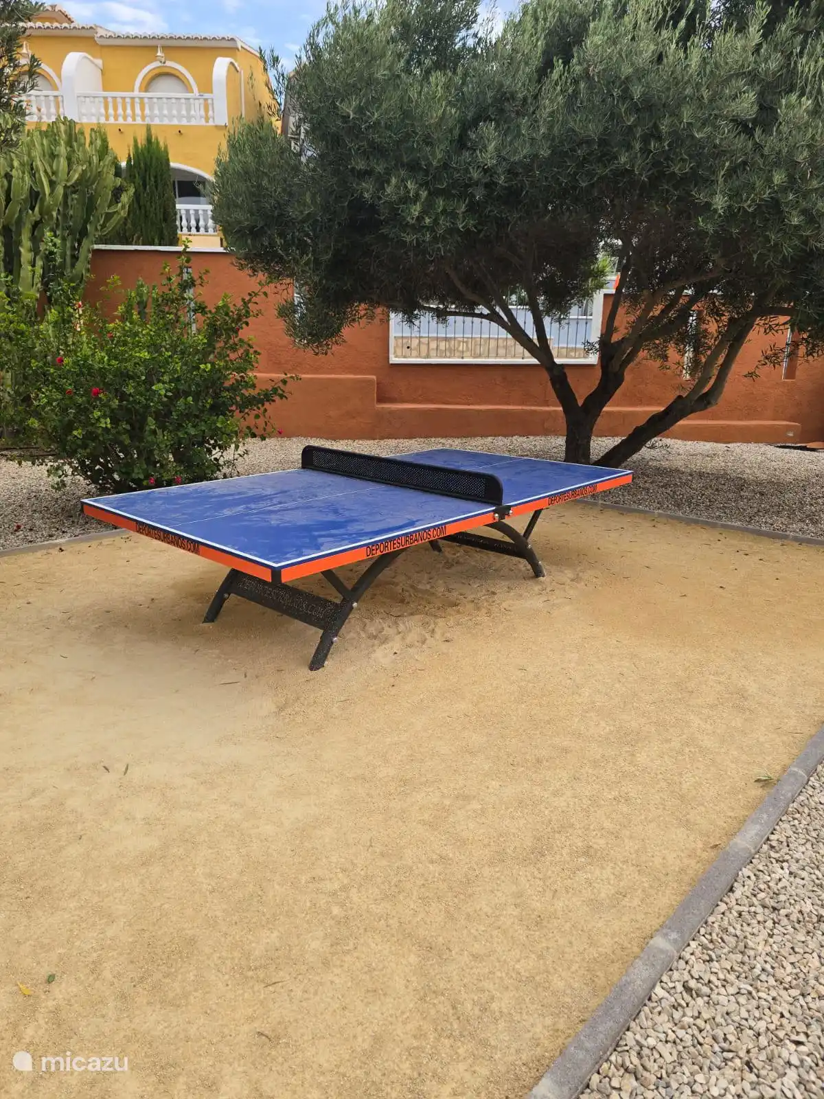 Un nuevo juego para que todos disfruten junto a la piscina.
