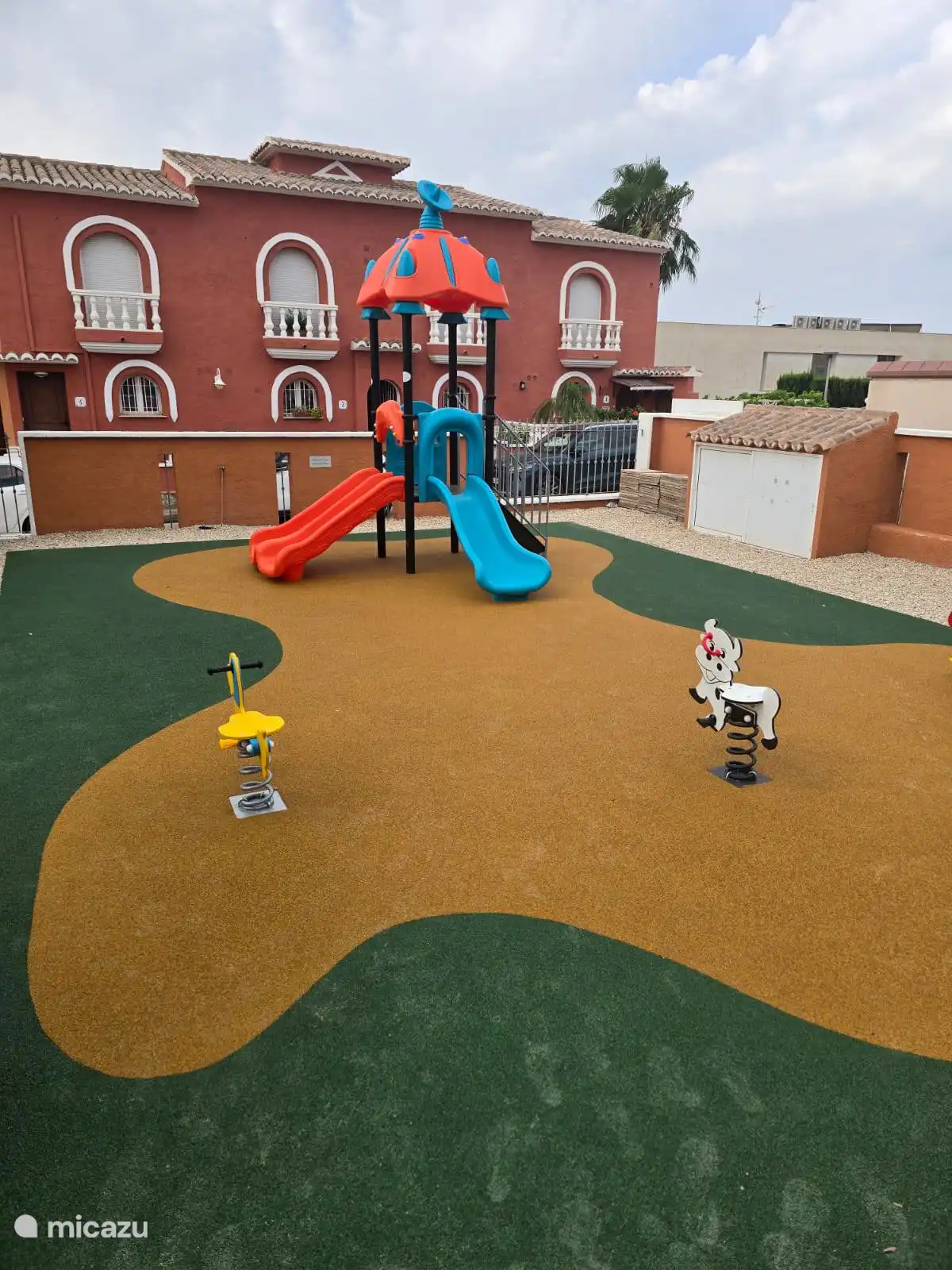 un nuevo espacio para el pequeño en la piscina.