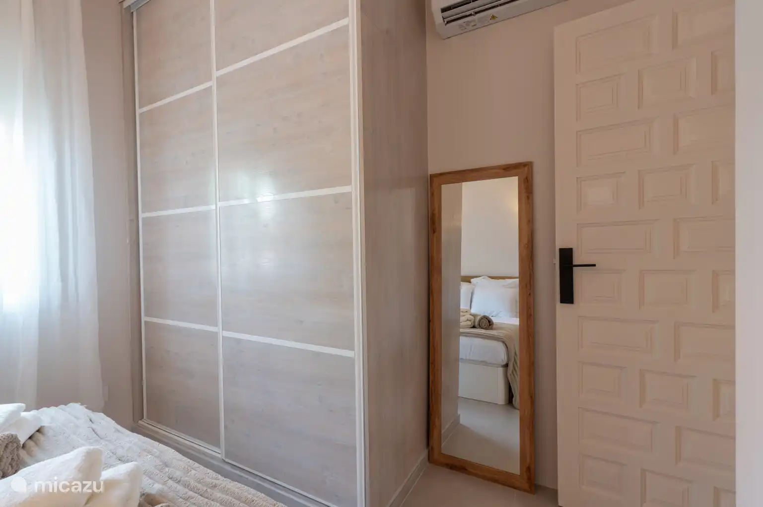 Cada habitación tiene un aire acondicionado para tu comodidad.