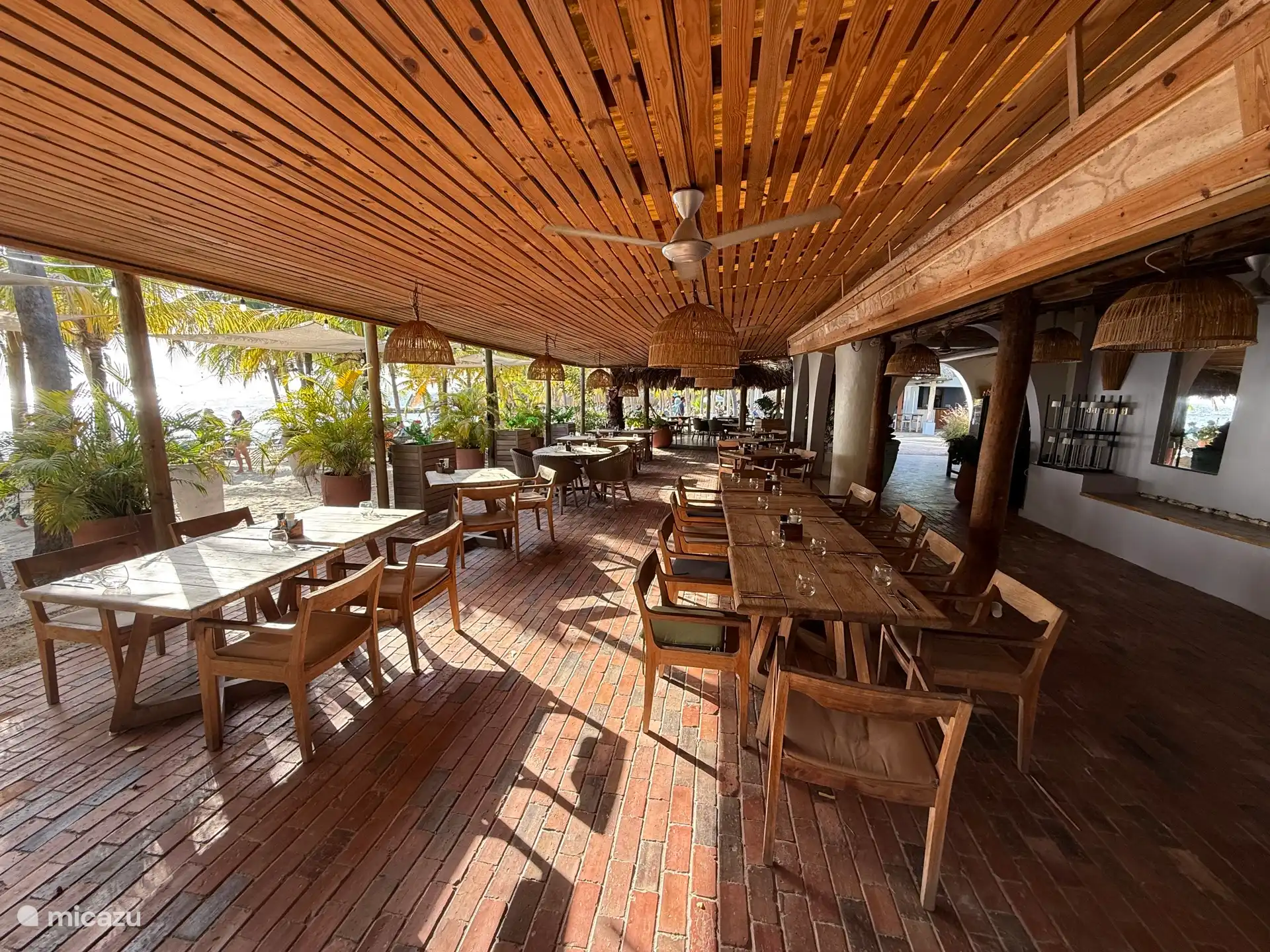 Un charmant restaurant sur la plage