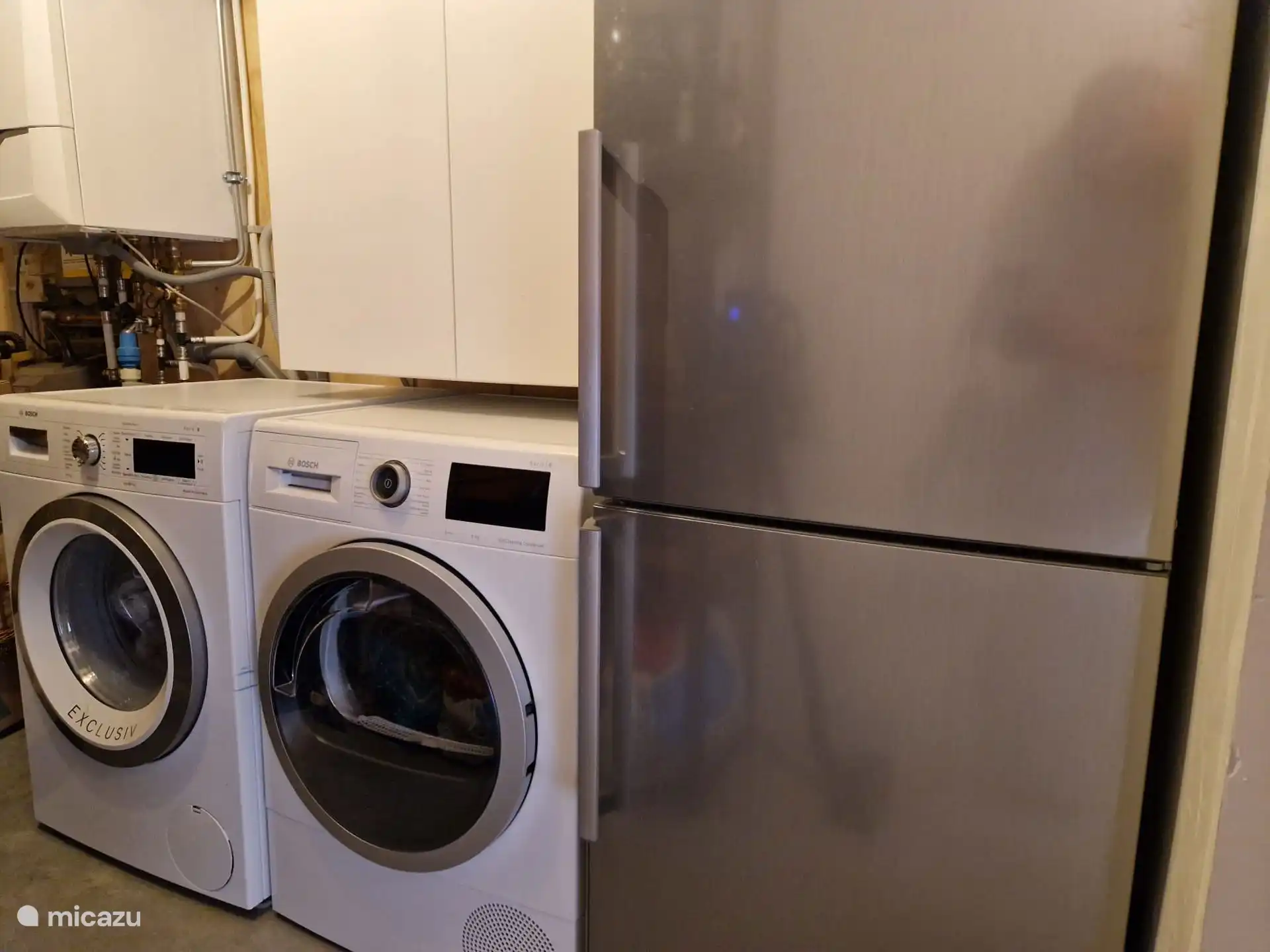 Wasmachine, droger en extra koelkast met vriezer