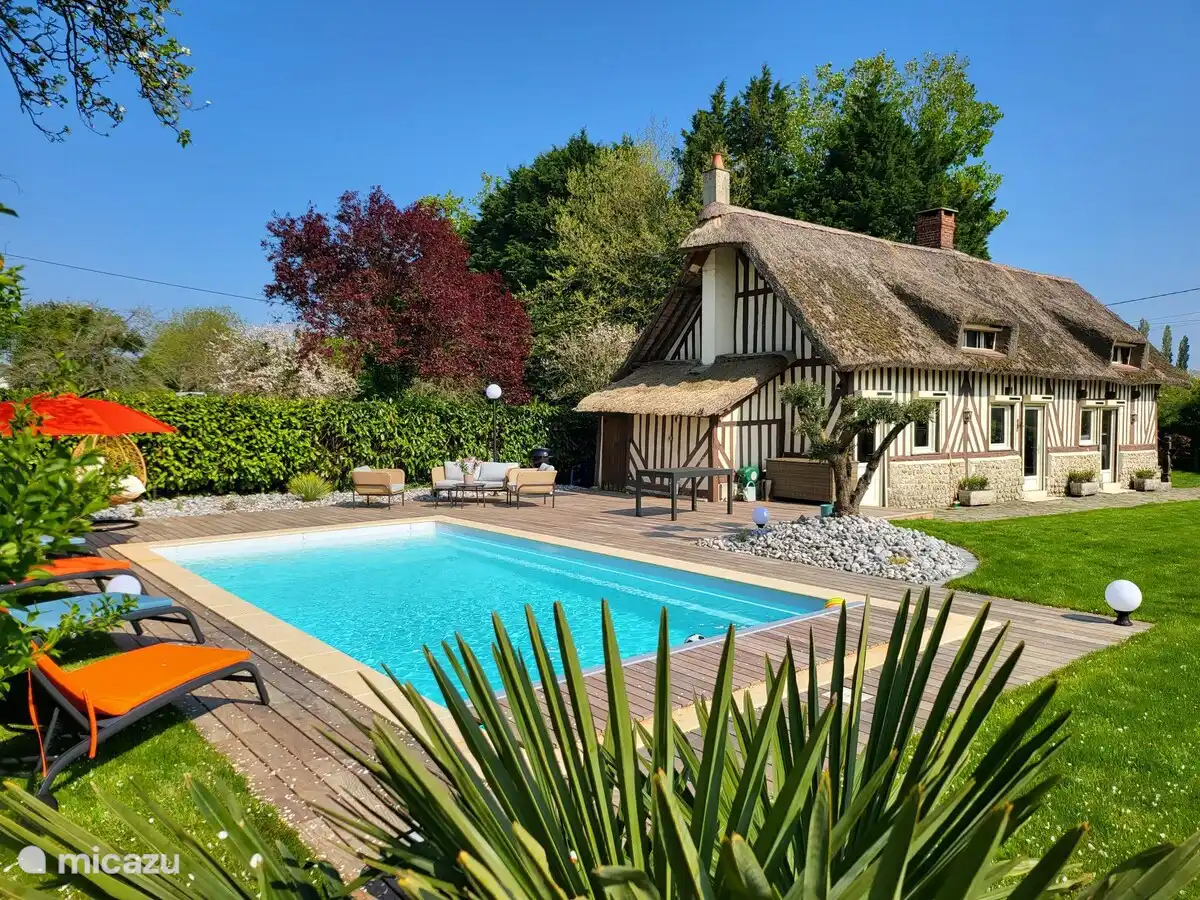 vakantiehuis huren in Frankrijk, Calvados, Annebault – Rieten huisje, privé verwarmd zwembad