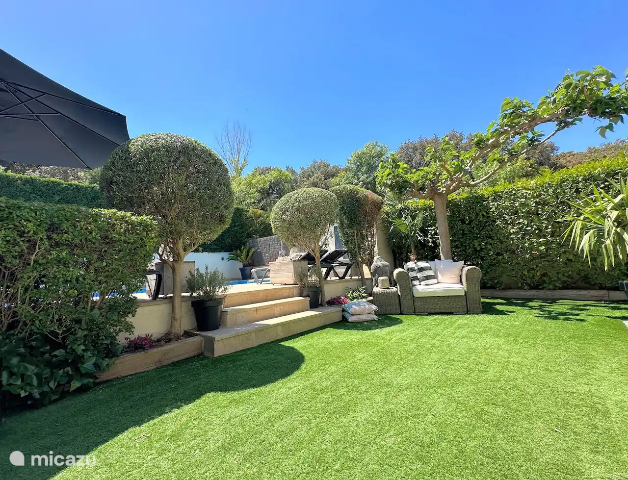 Accès du jardin à la piscine