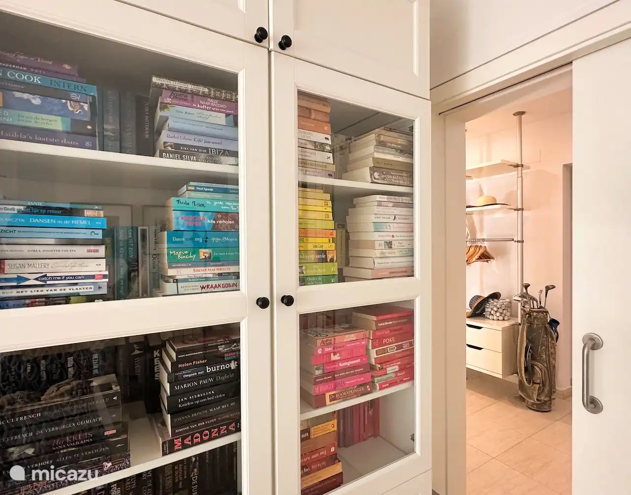 Il y a beaucoup de livres néerlandais disponibles à la villa Marijn. Au fond du placard, il y a des jeux de société et des jeux pour enfants.