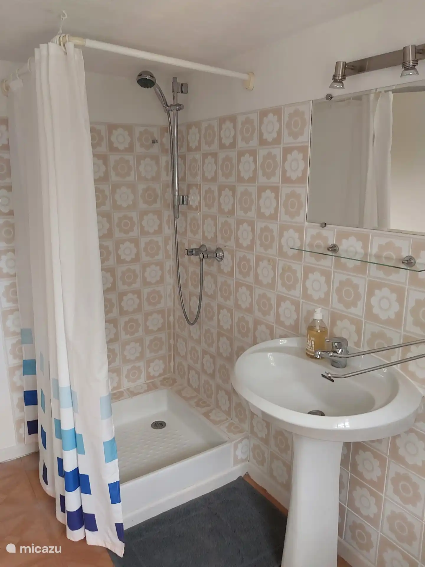  Badkamer bij logeerkamer 2