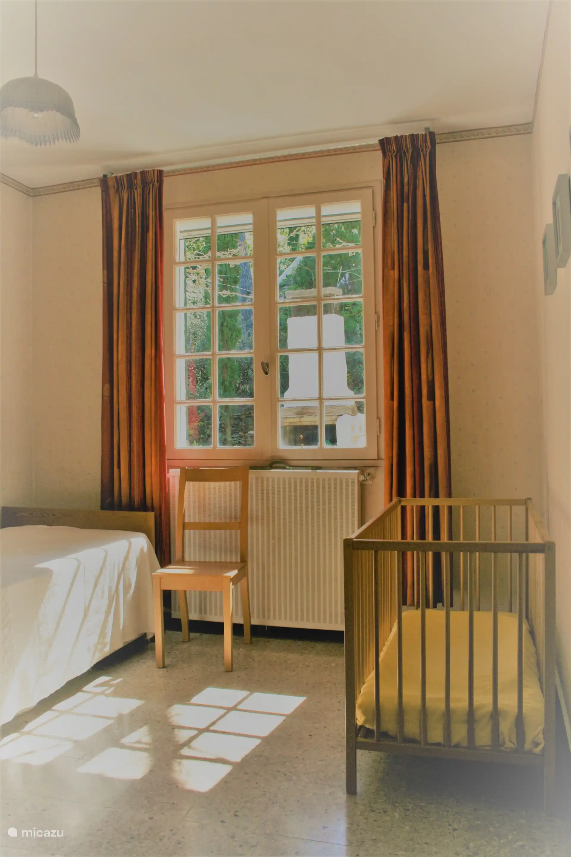 kinderbedje  logeerkamer 3