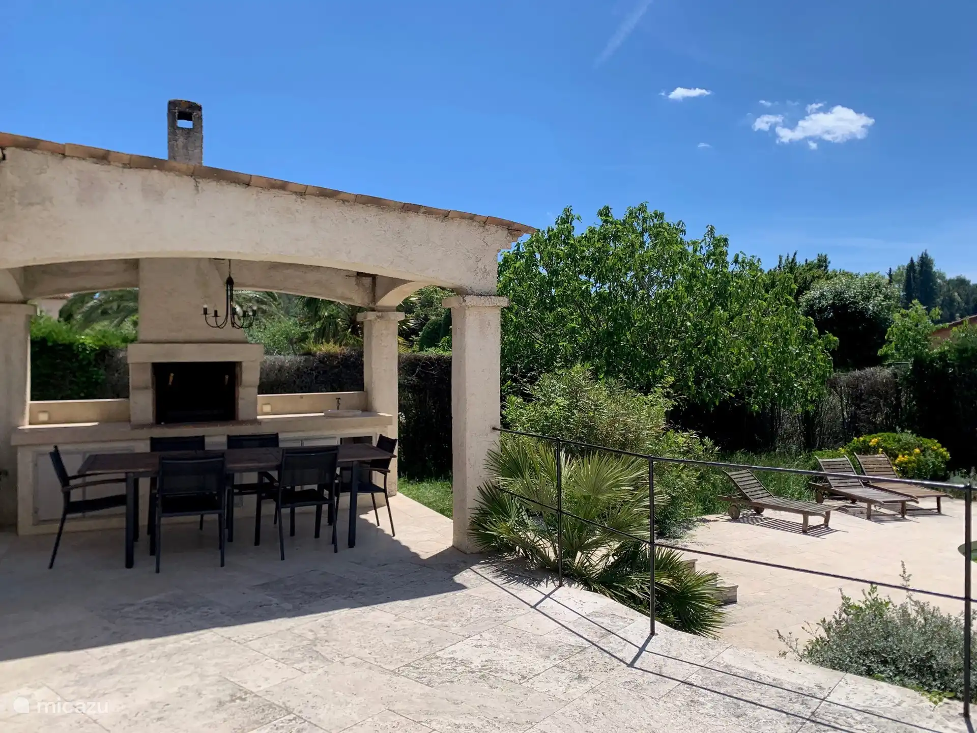 terraza y barbacoa