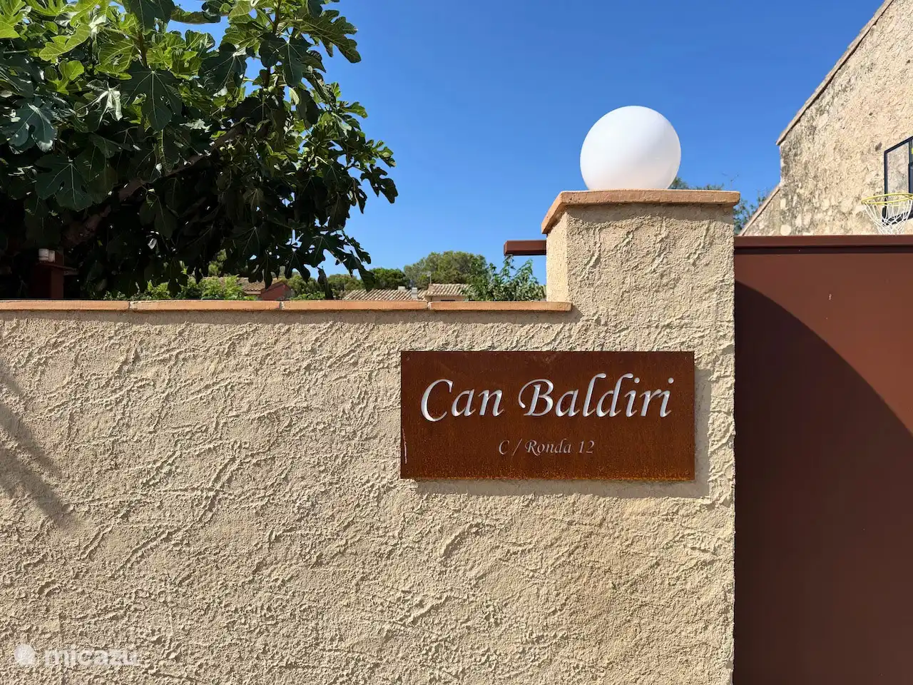 Nameplate at the entrance, chic right?