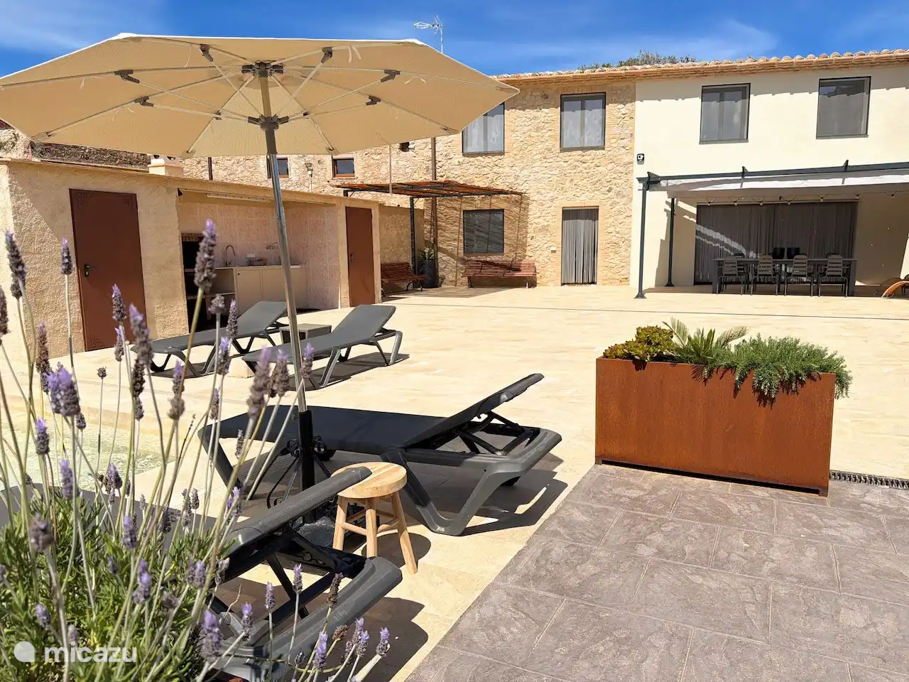Spacious terrace, everyone enjoys their own piece.