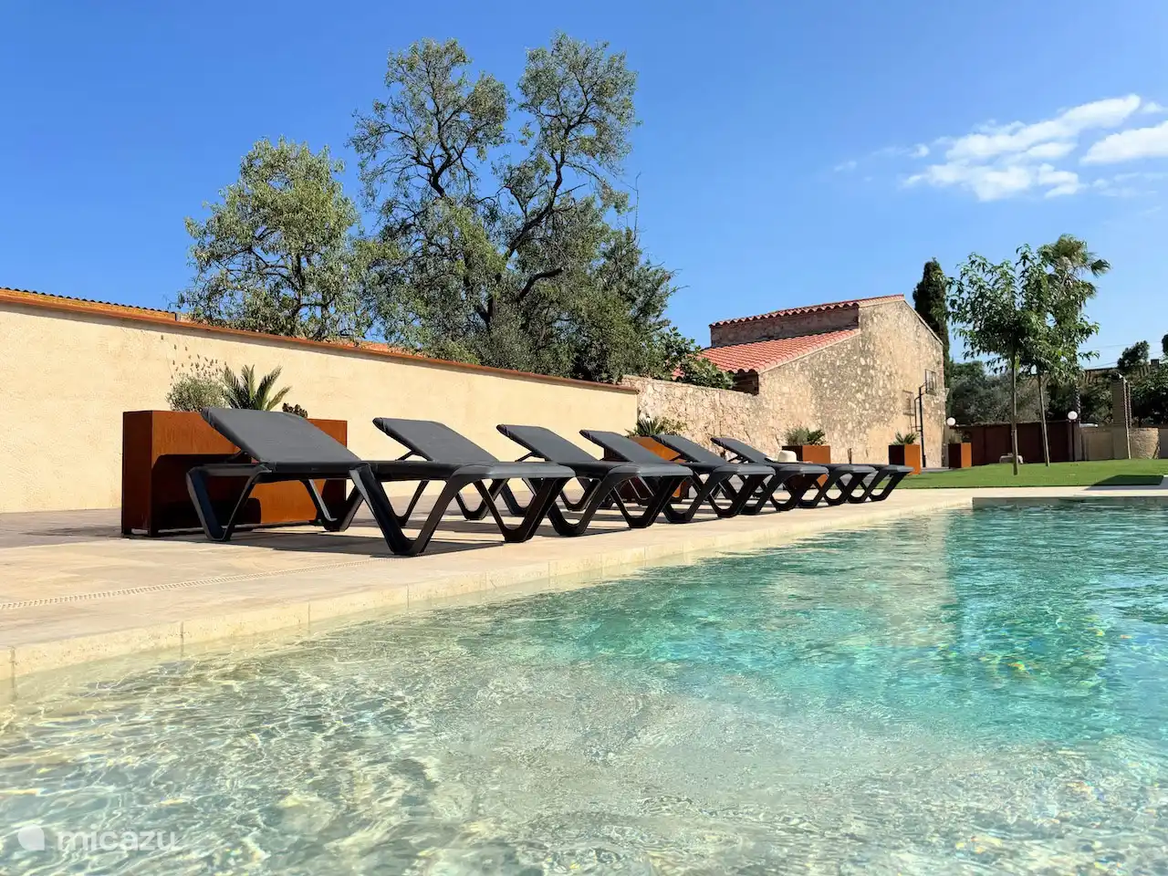 Clear water, great swimming and flat access.