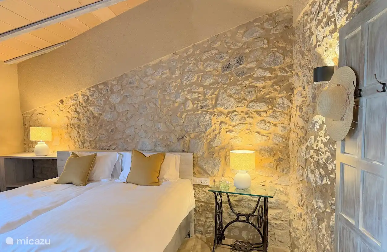 Bedroom on the first floor. The beds are extra high and long: 90x210cm. Of course always made beds on arrival!