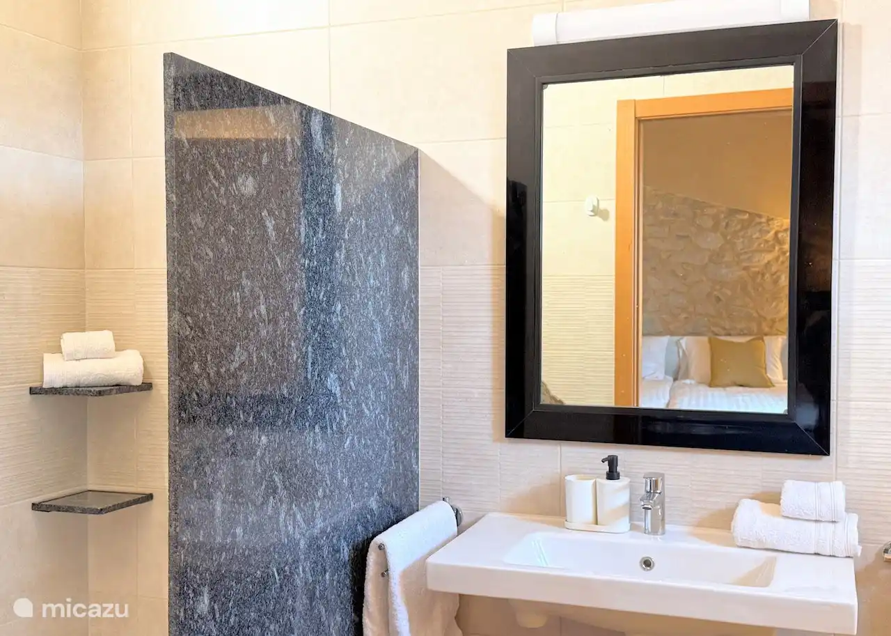 Bathroom on the first floor with walk-in shower. We provide sufficient bath linen as standard, including guest towels, bath mat and a first roll of toilet paper is provided.