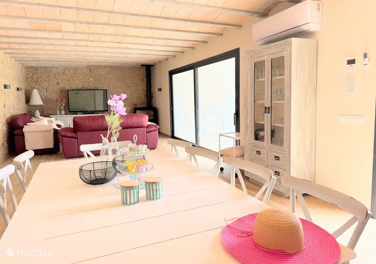 From the dining area you can see the sitting area with large TV. WIFI available, stream with Google Chromecast