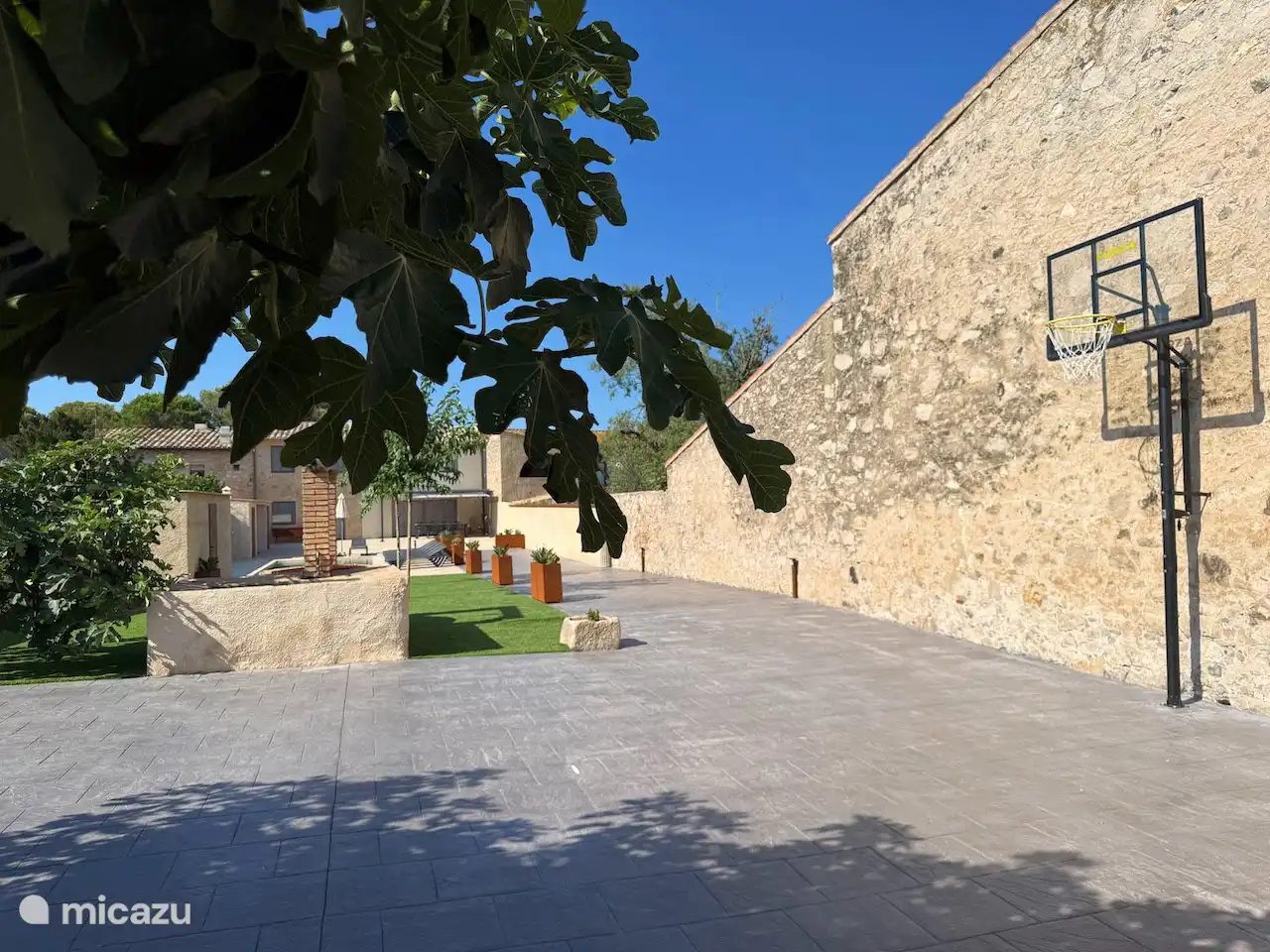 At the entrance there is a basketball net