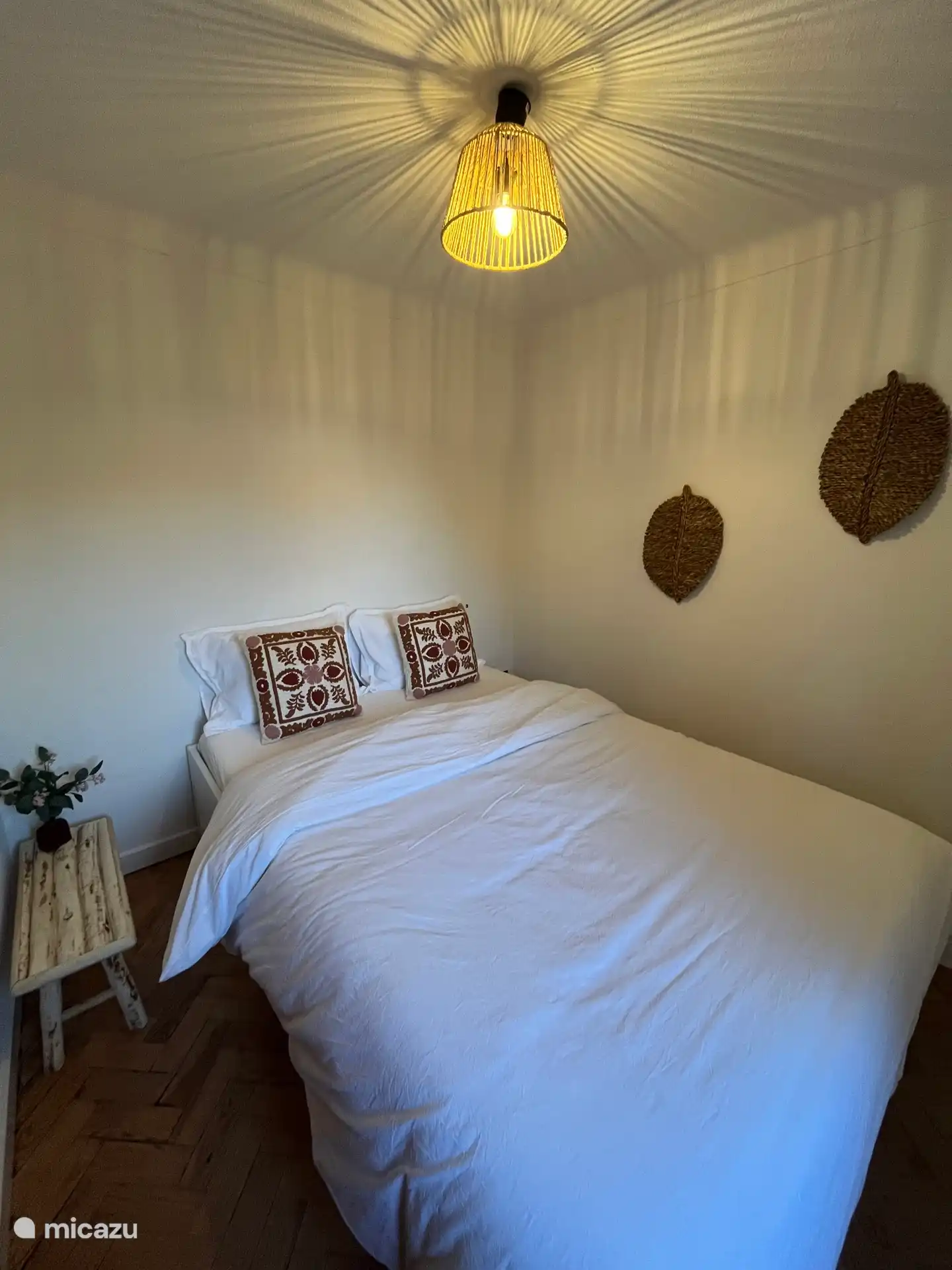 Dormitorio acogedor con aire acondicionado