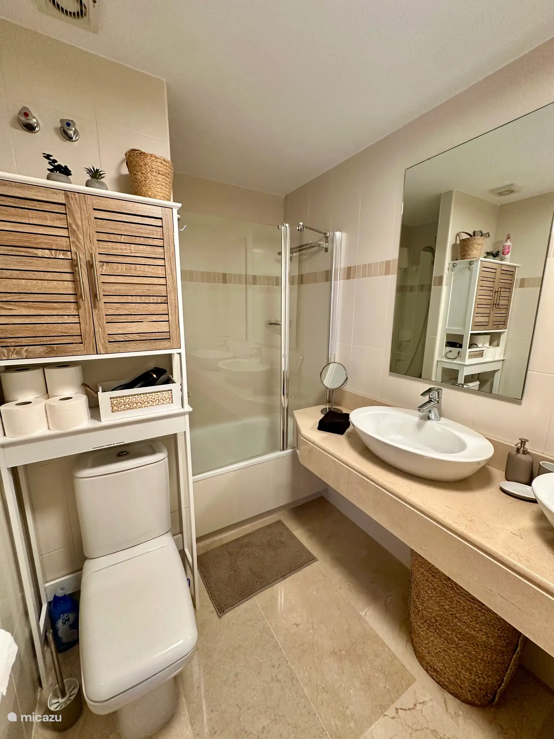 Badkamer 1 (incl douche)