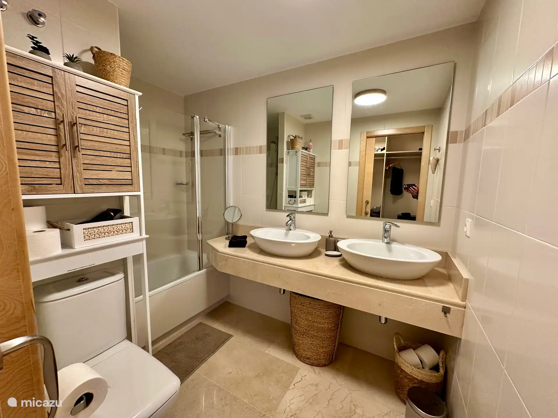 Badkamer 1 (incl douche)