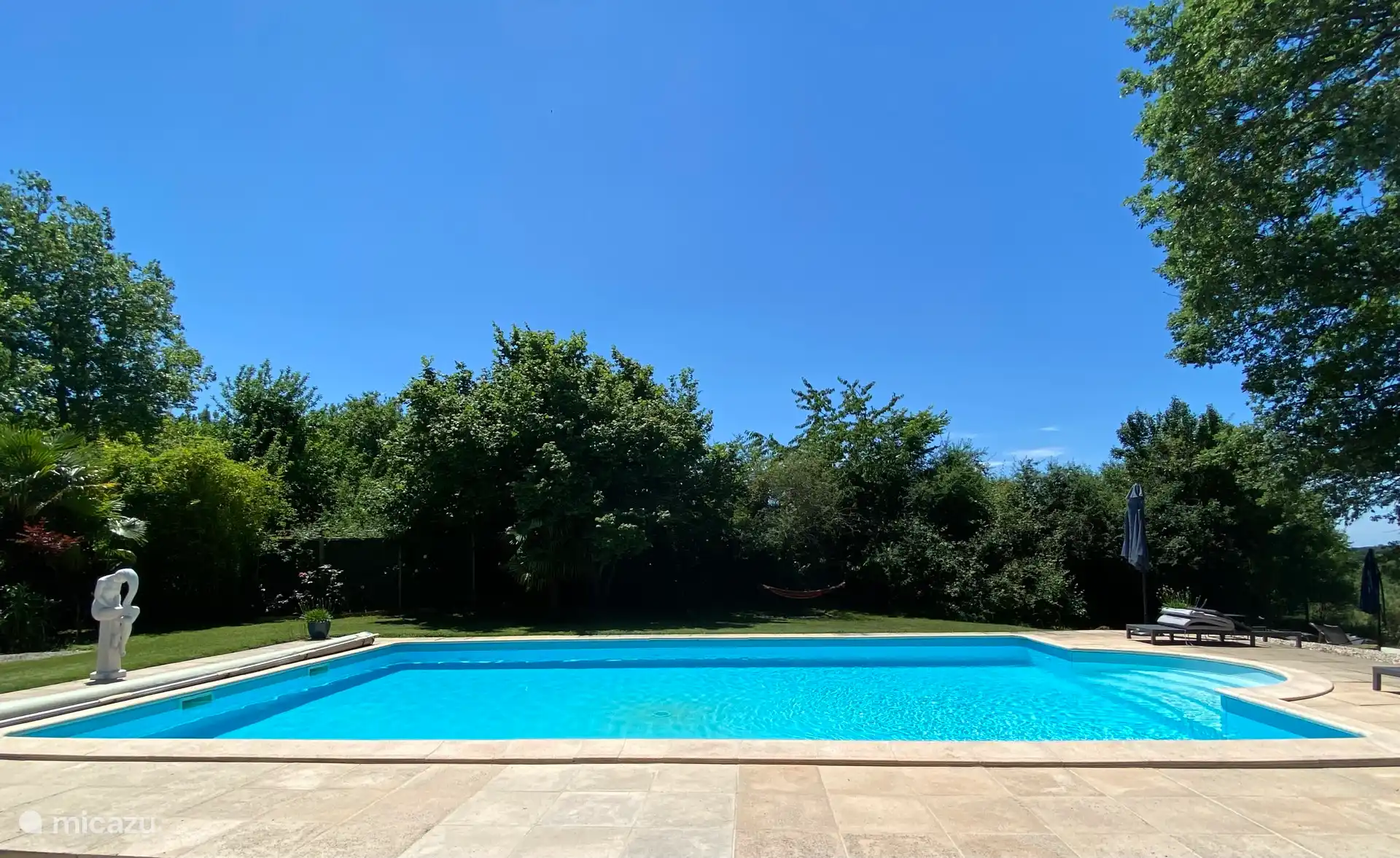 Unser wunderschöner 11 m x 5 m beheizter Pool